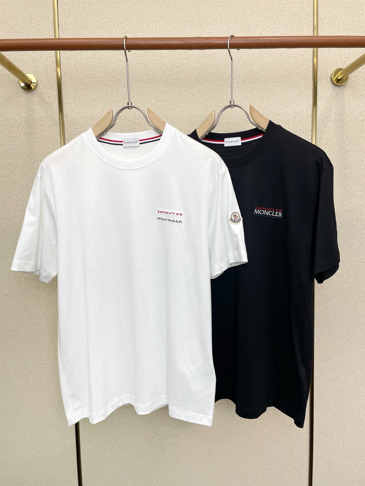 。Moncler蒙口💥砸锅卖铁都要上的新款新款原单男士休闲短袖 高端定制 高端版本 时尚百搭爆款⚠️⚠️