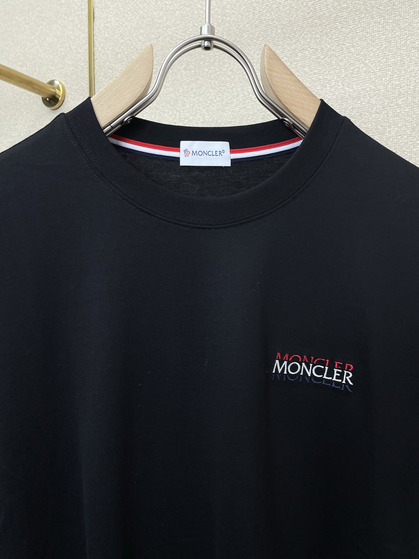 。Moncler蒙口💥砸锅卖铁都要上的新款新款原单男士休闲短袖 高端定制 高端版本 时尚百搭爆款⚠️⚠️