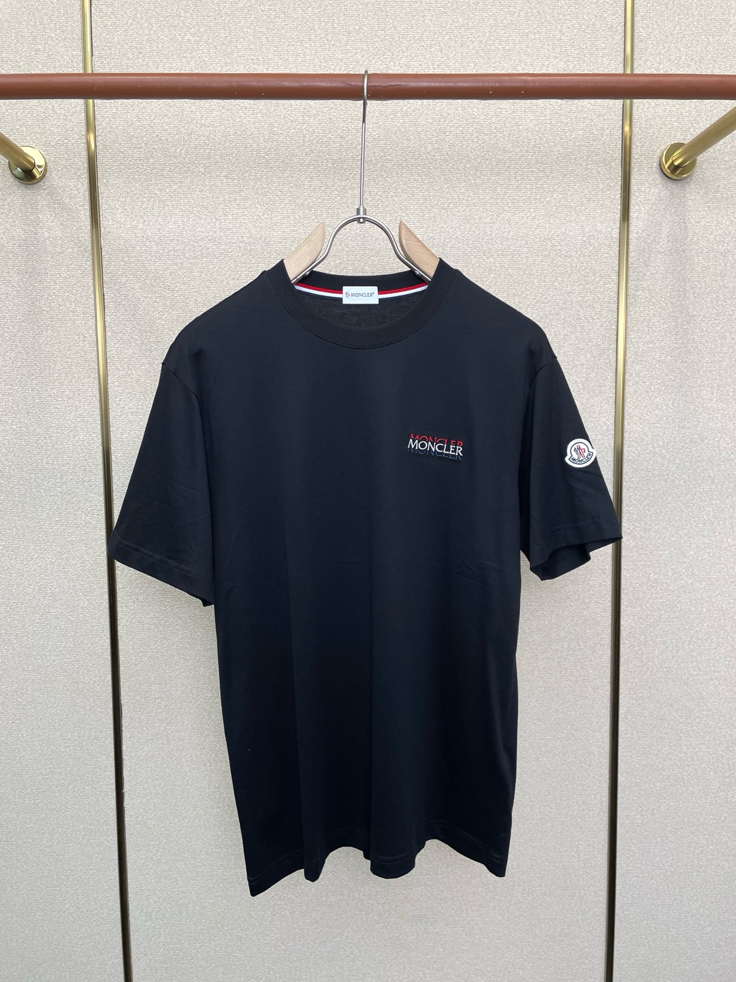 。Moncler蒙口💥砸锅卖铁都要上的新款新款原单男士休闲短袖 高端定制 高端版本 时尚百搭爆款⚠️⚠️