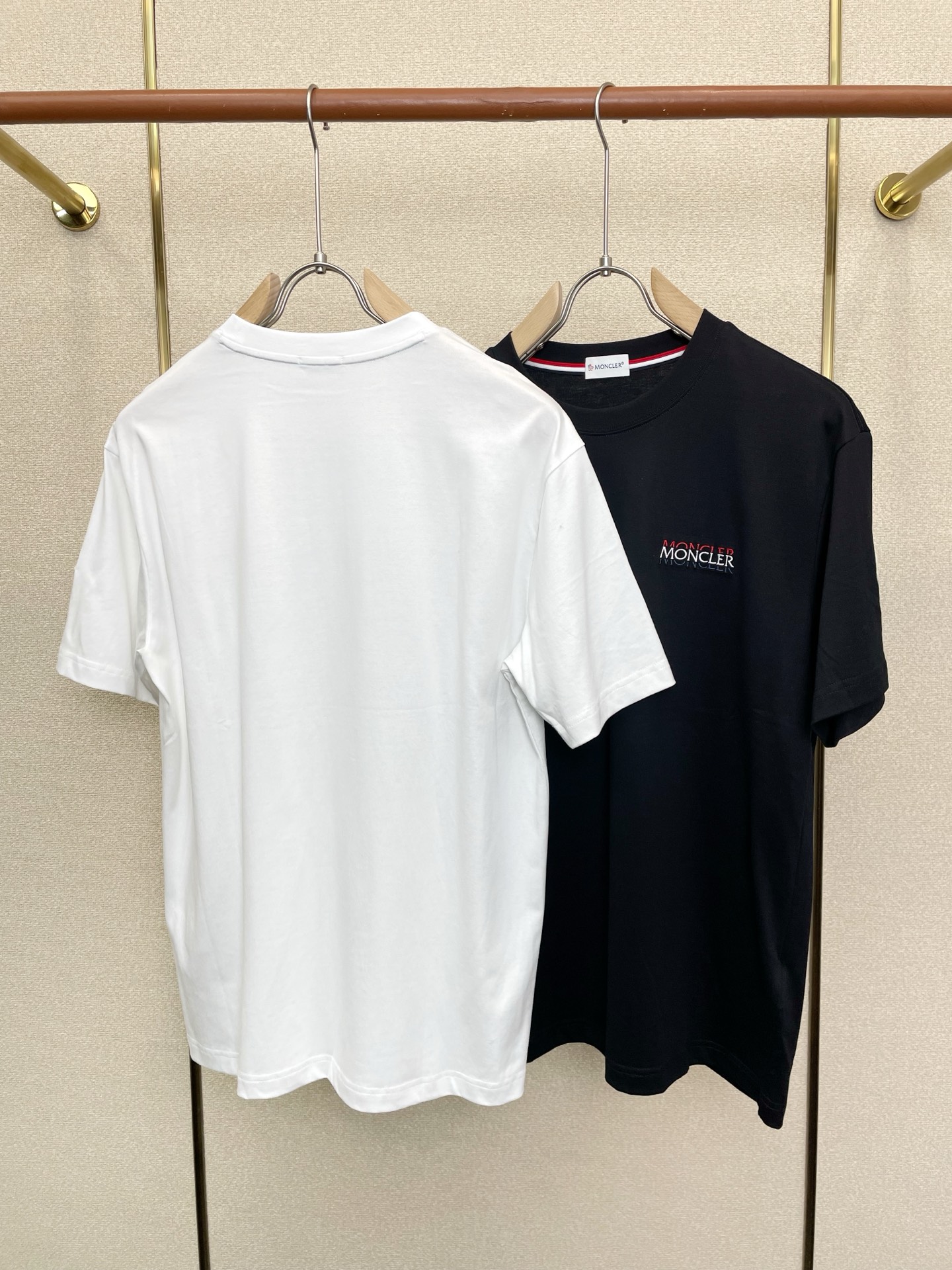 。Moncler蒙口💥砸锅卖铁都要上的新款新款原单男士休闲短袖 高端定制 高端版本 时尚百搭爆款⚠️⚠️