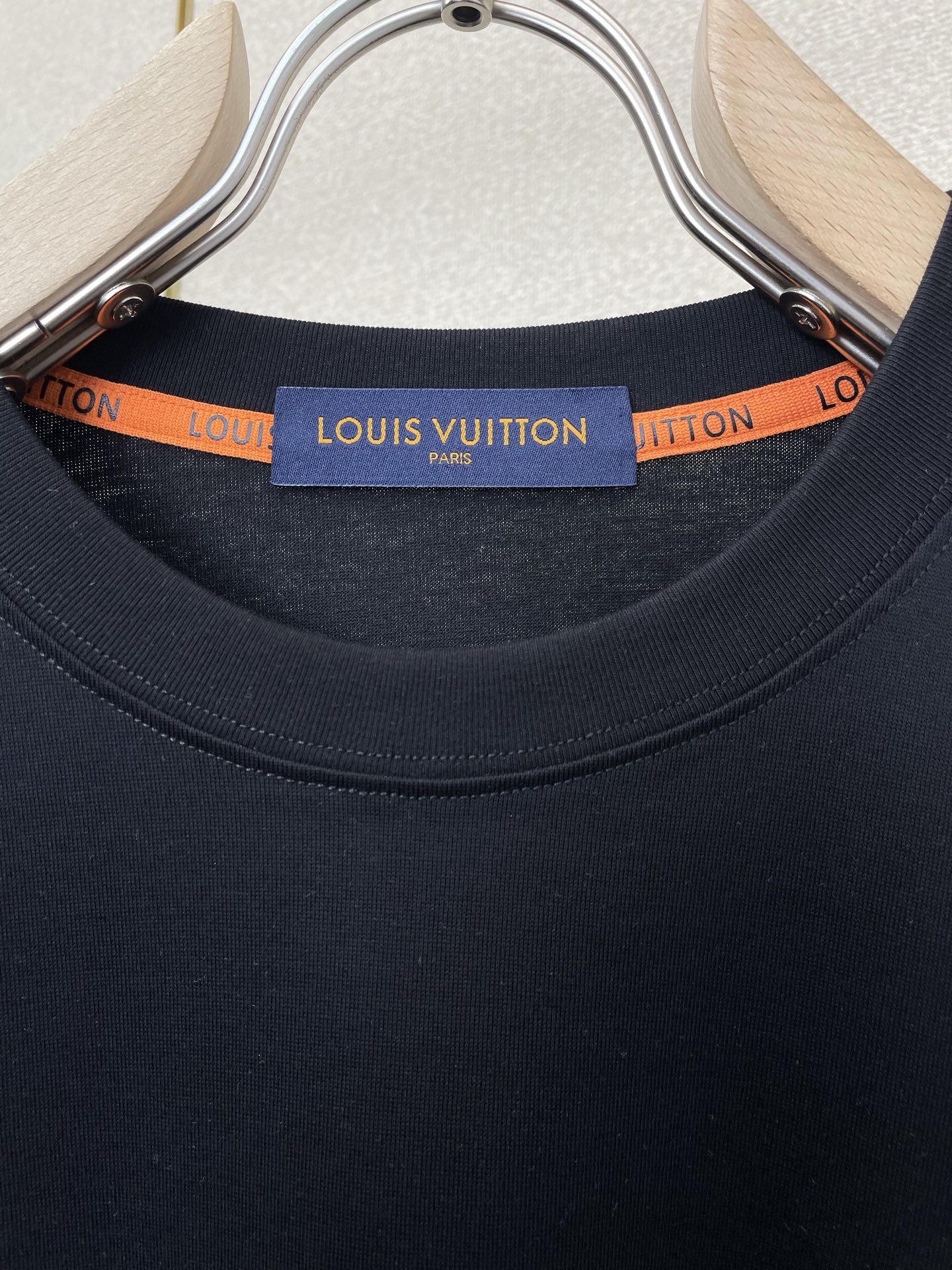 。Louis Vuitton路易威登💥砸锅卖铁都要上的新款新款原单男士休闲短袖 高端定制 高端版本 时尚