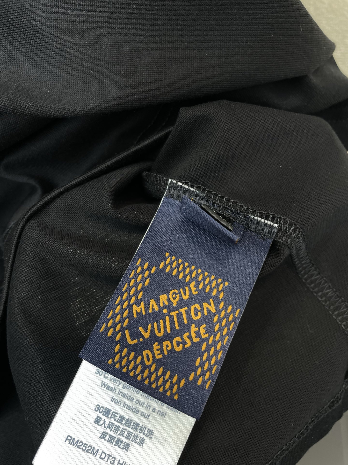 。Louis Vuitton路易威登💥砸锅卖铁都要上的新款新款原单男士休闲短袖 高端定制 高端版本 时尚