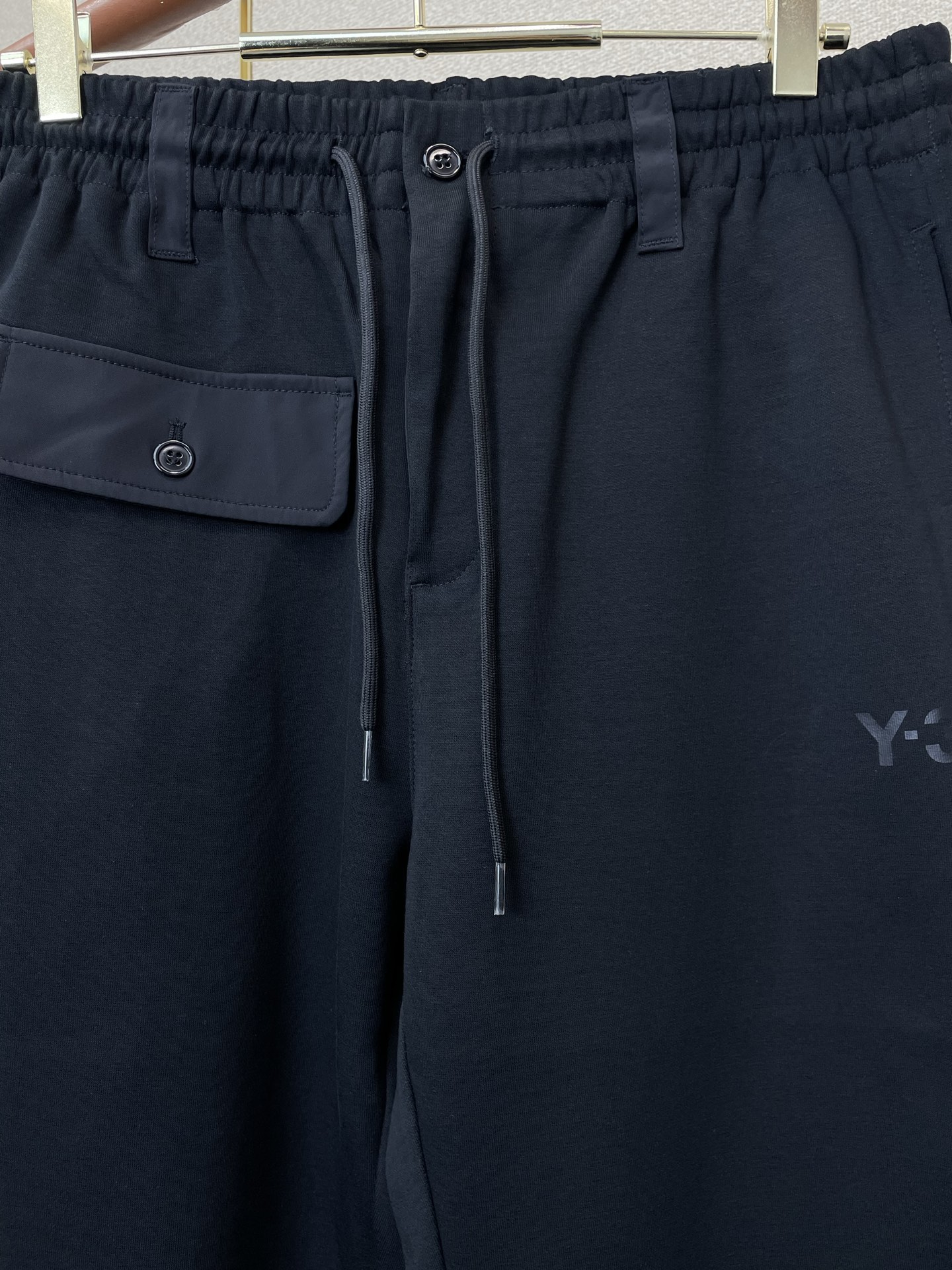 。Y-3山本耀司💥砸锅卖铁都要上的新款新款休闲裤 高端版本！专柜定制面料 透气舒适度高，细节无可挑剔，品