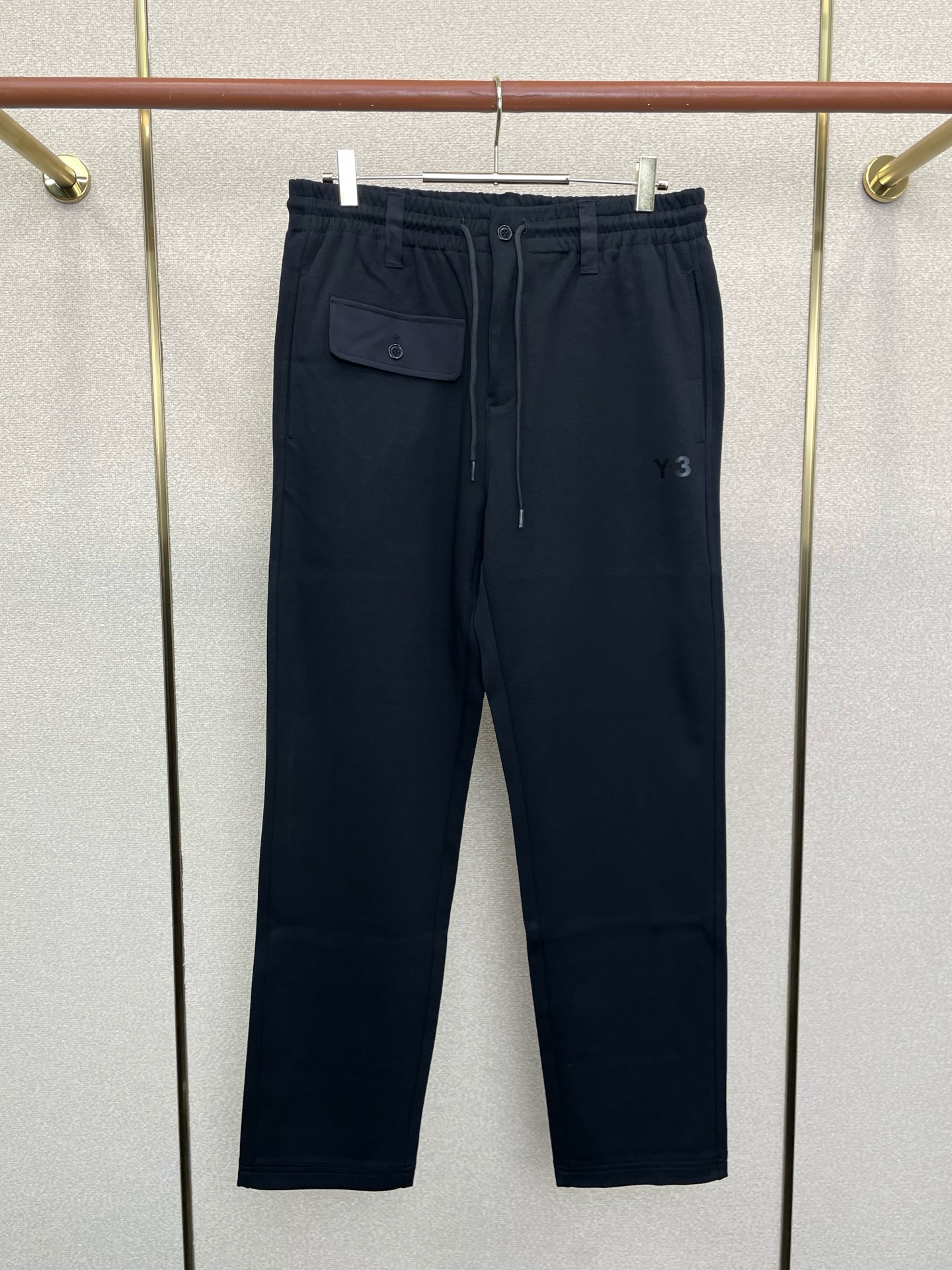 。Y-3山本耀司💥砸锅卖铁都要上的新款新款休闲裤 高端版本！专柜定制面料 透气舒适度高，细节无可挑剔，品