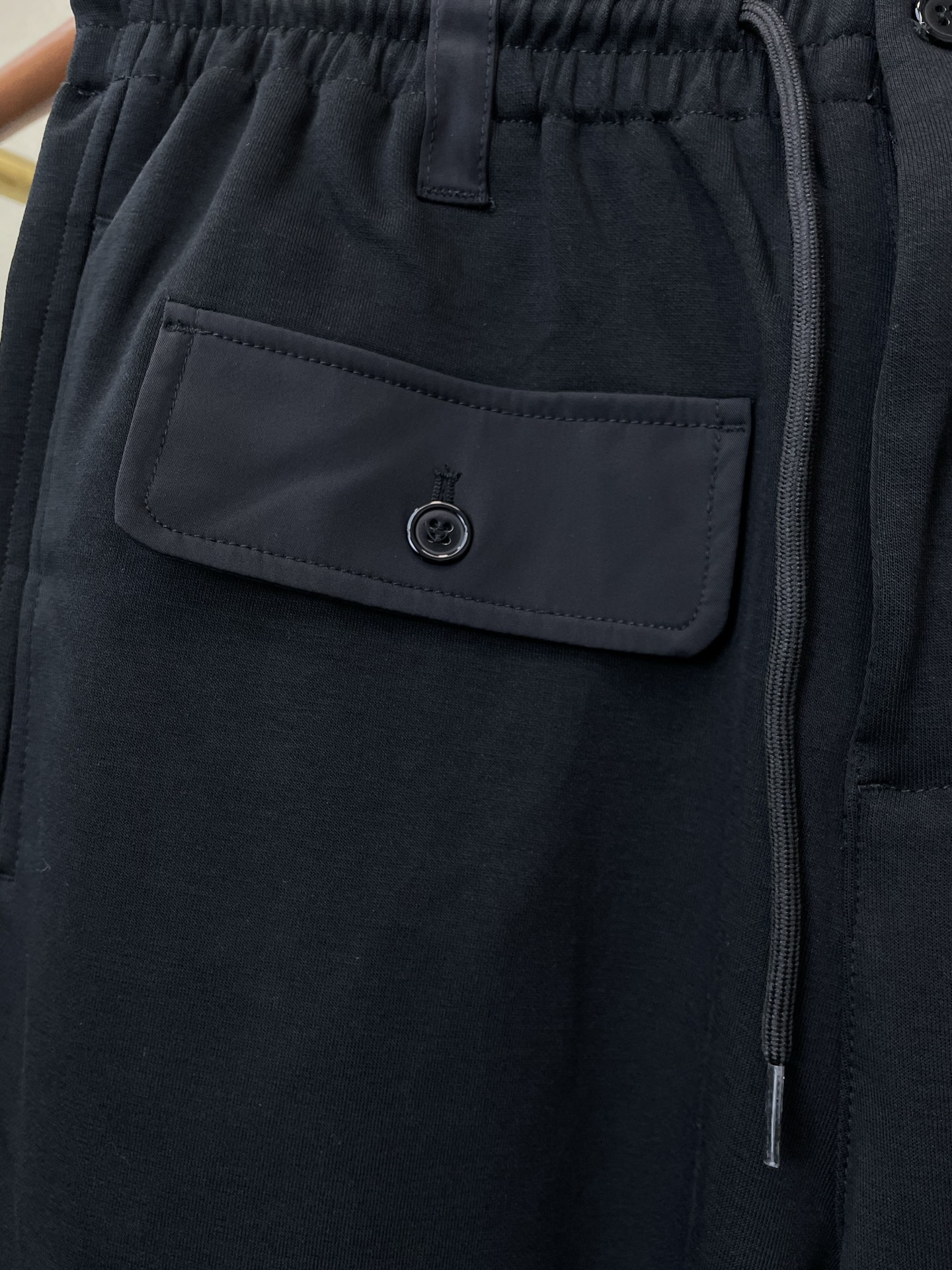 。Y-3山本耀司💥砸锅卖铁都要上的新款新款休闲裤 高端版本！专柜定制面料 透气舒适度高，细节无可挑剔，品