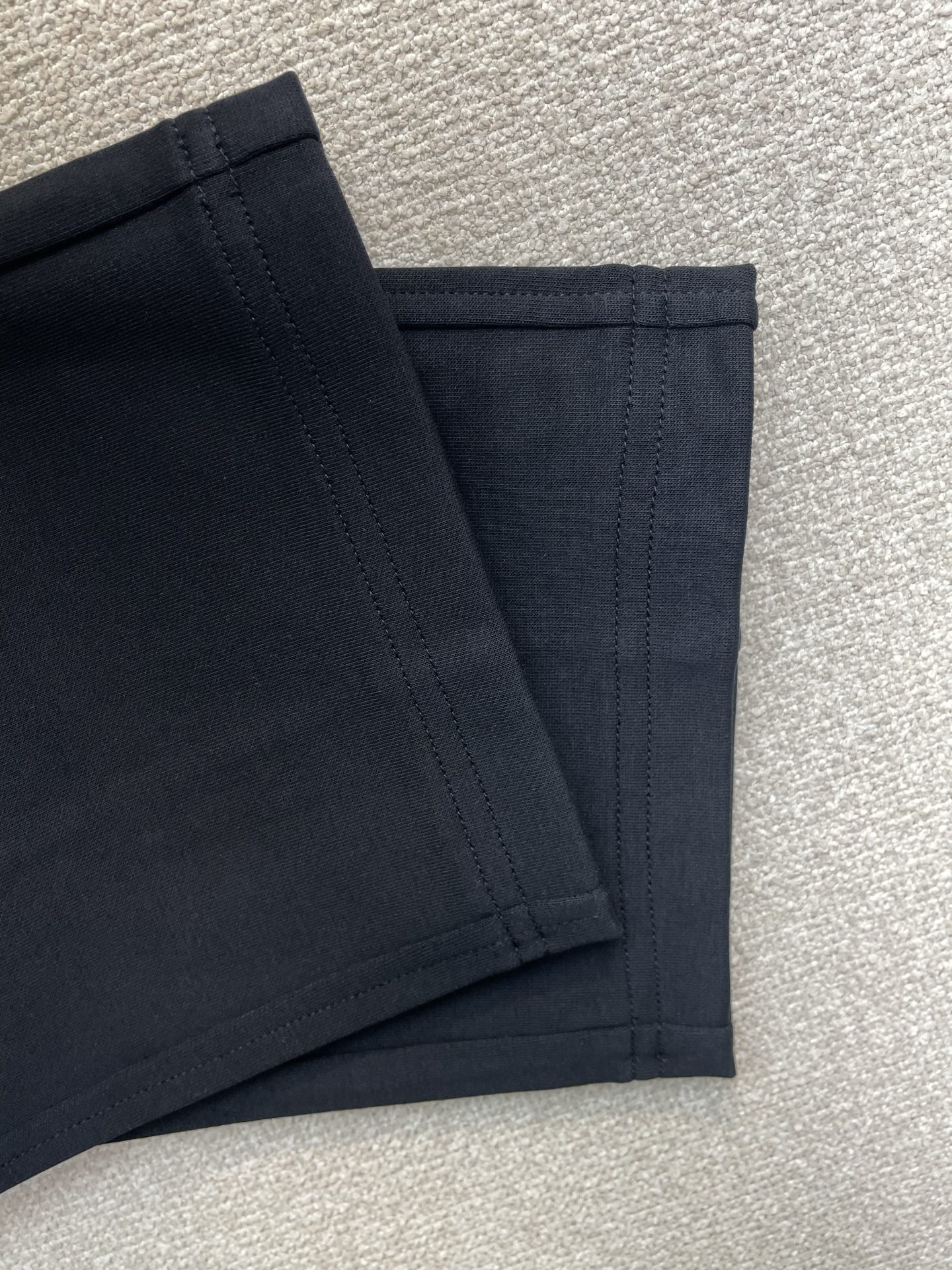 。Y-3山本耀司💥砸锅卖铁都要上的新款新款休闲裤 高端版本！专柜定制面料 透气舒适度高，细节无可挑剔，品