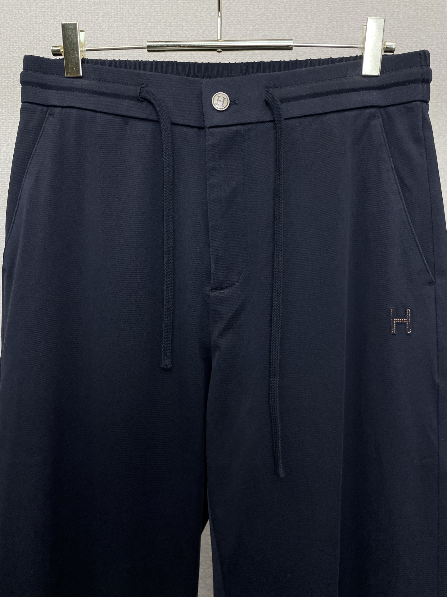 。Hermès爱马仕💥砸锅卖铁都要上的新款新款 休闲裤 高端版本！专柜定制面料 透气舒适度高，细节无可挑