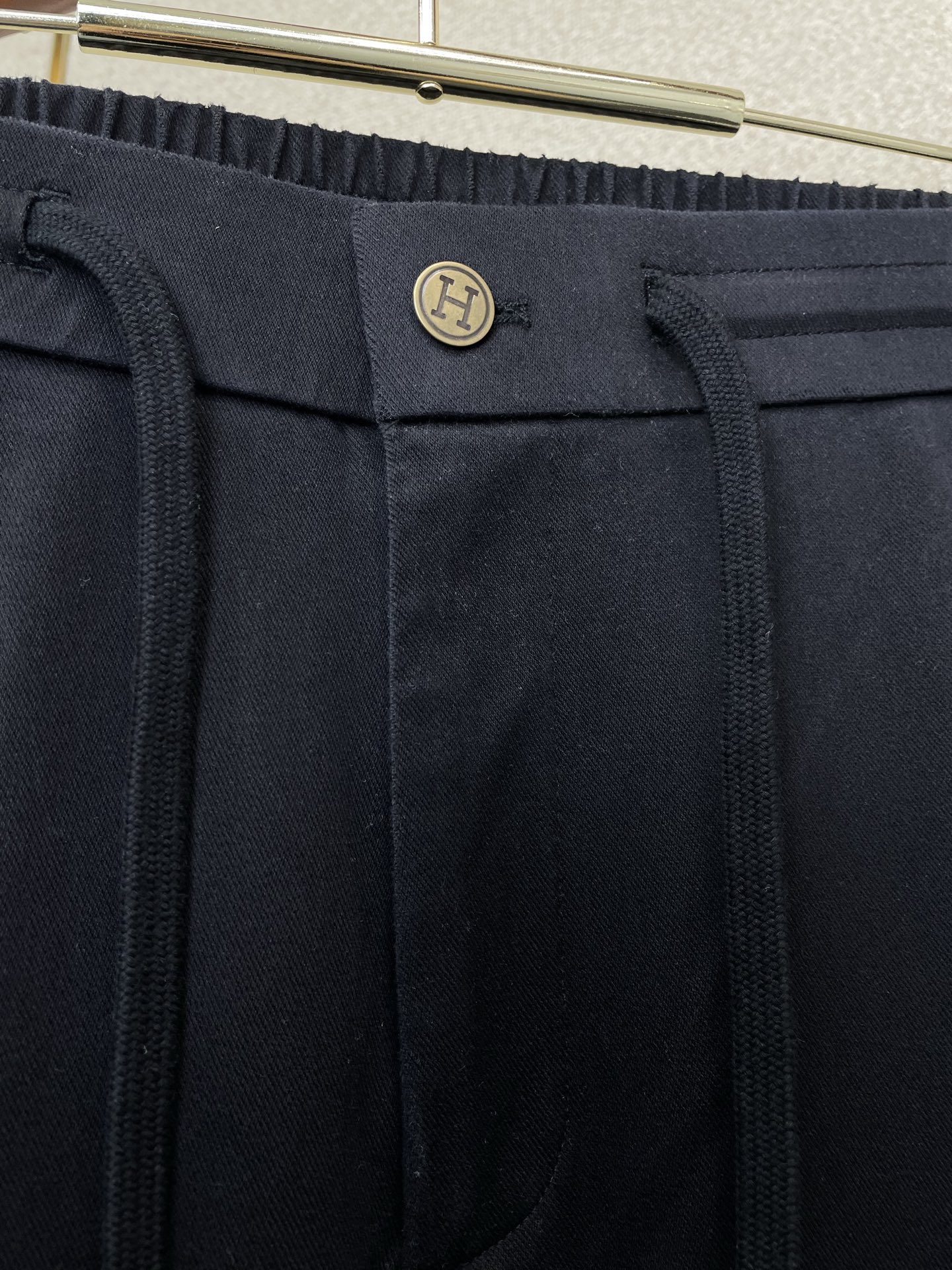 。Hermès爱马仕💥砸锅卖铁都要上的新款新款 休闲裤 高端版本！专柜定制面料 透气舒适度高，细节无可挑