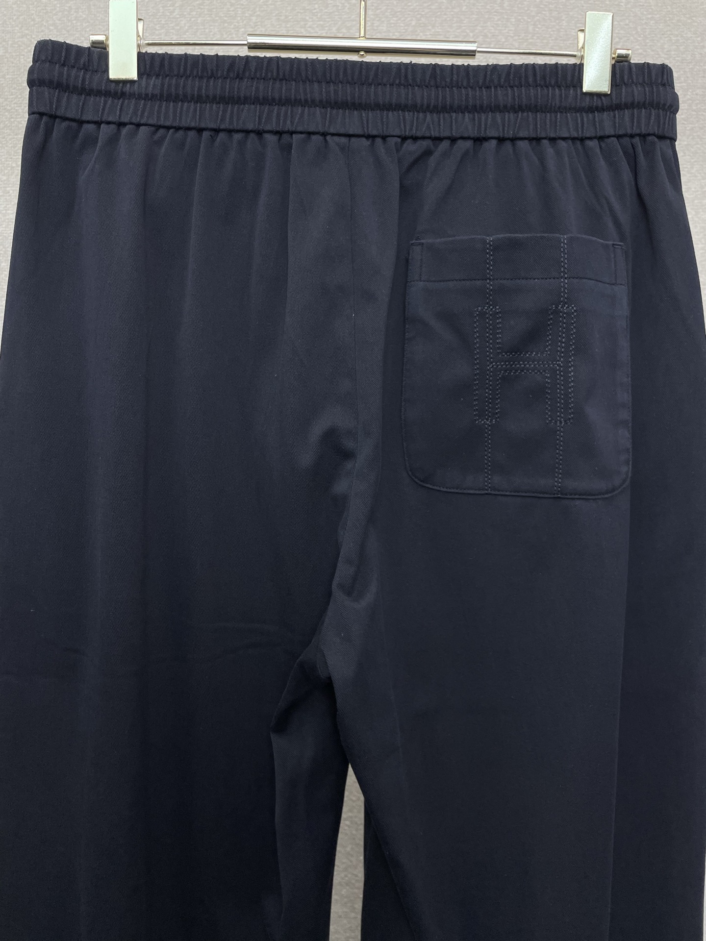 。Hermès爱马仕💥砸锅卖铁都要上的新款新款 休闲裤 高端版本！专柜定制面料 透气舒适度高，细节无可挑