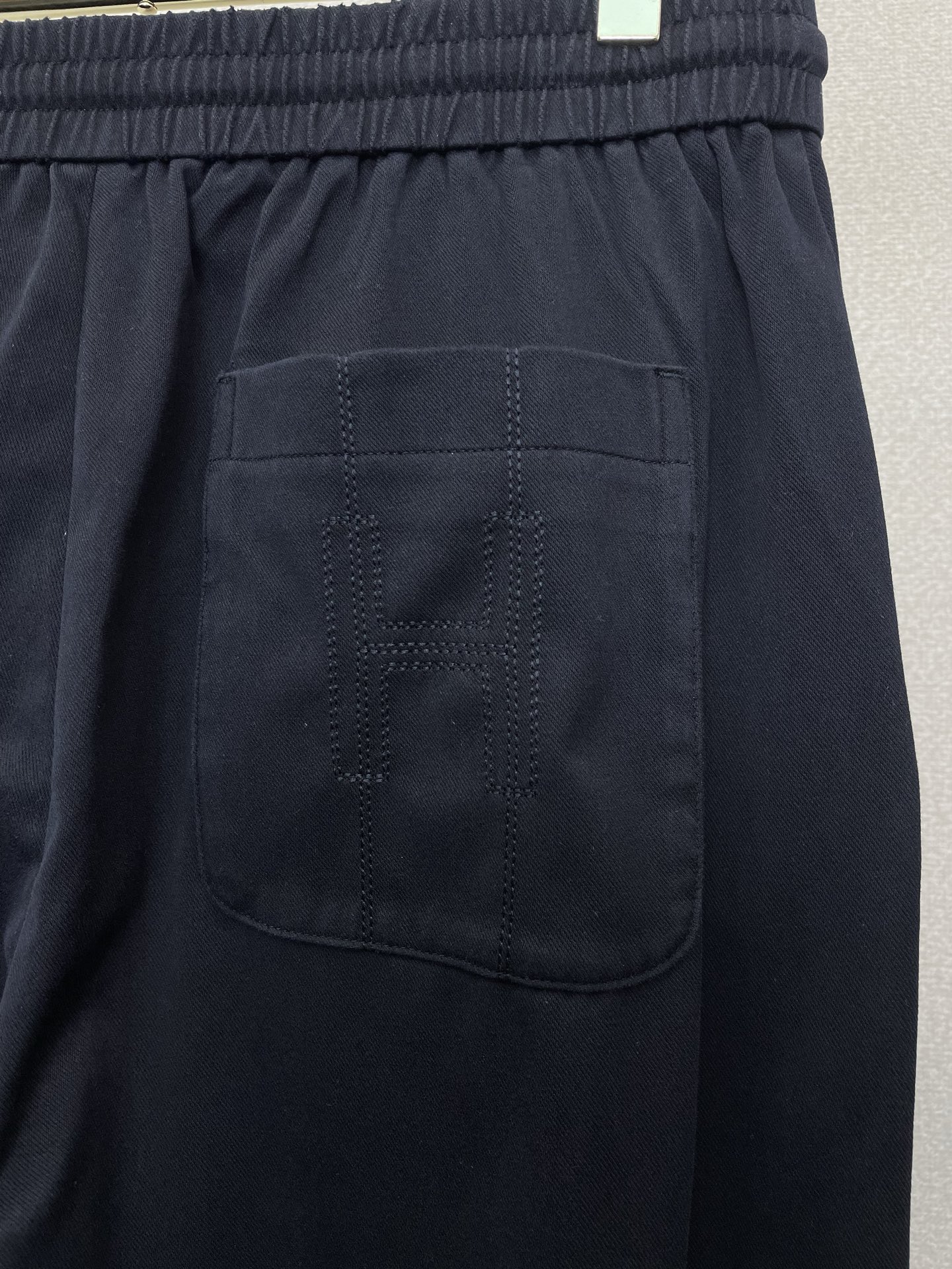 。Hermès爱马仕💥砸锅卖铁都要上的新款新款 休闲裤 高端版本！专柜定制面料 透气舒适度高，细节无可挑