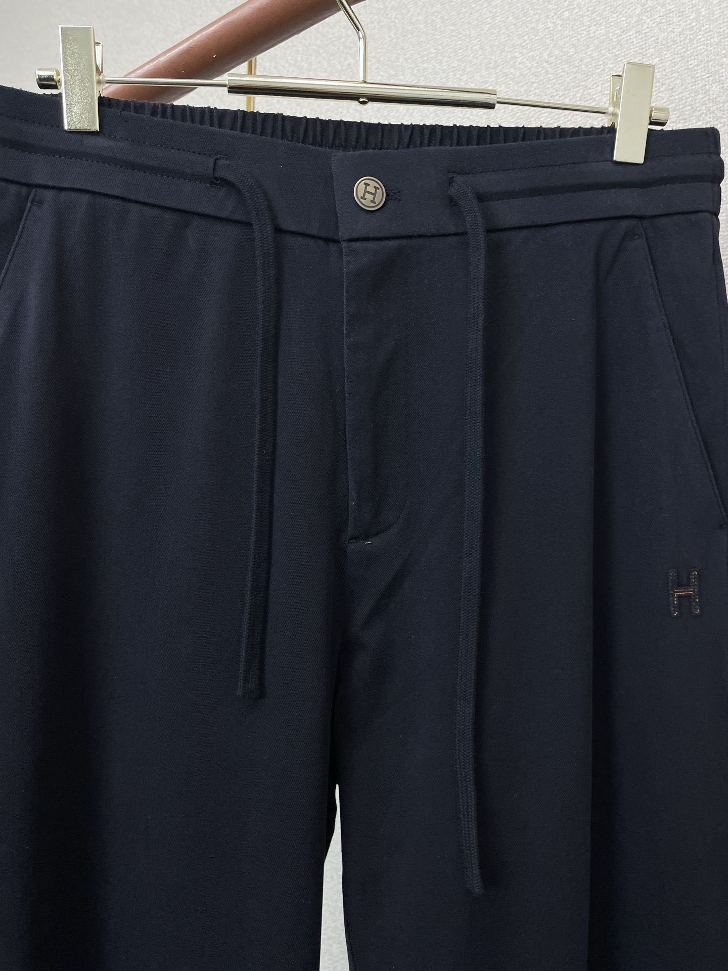 。Hermès爱马仕💥砸锅卖铁都要上的新款新款 休闲裤 高端版本！专柜定制面料 透气舒适度高，细节无可挑