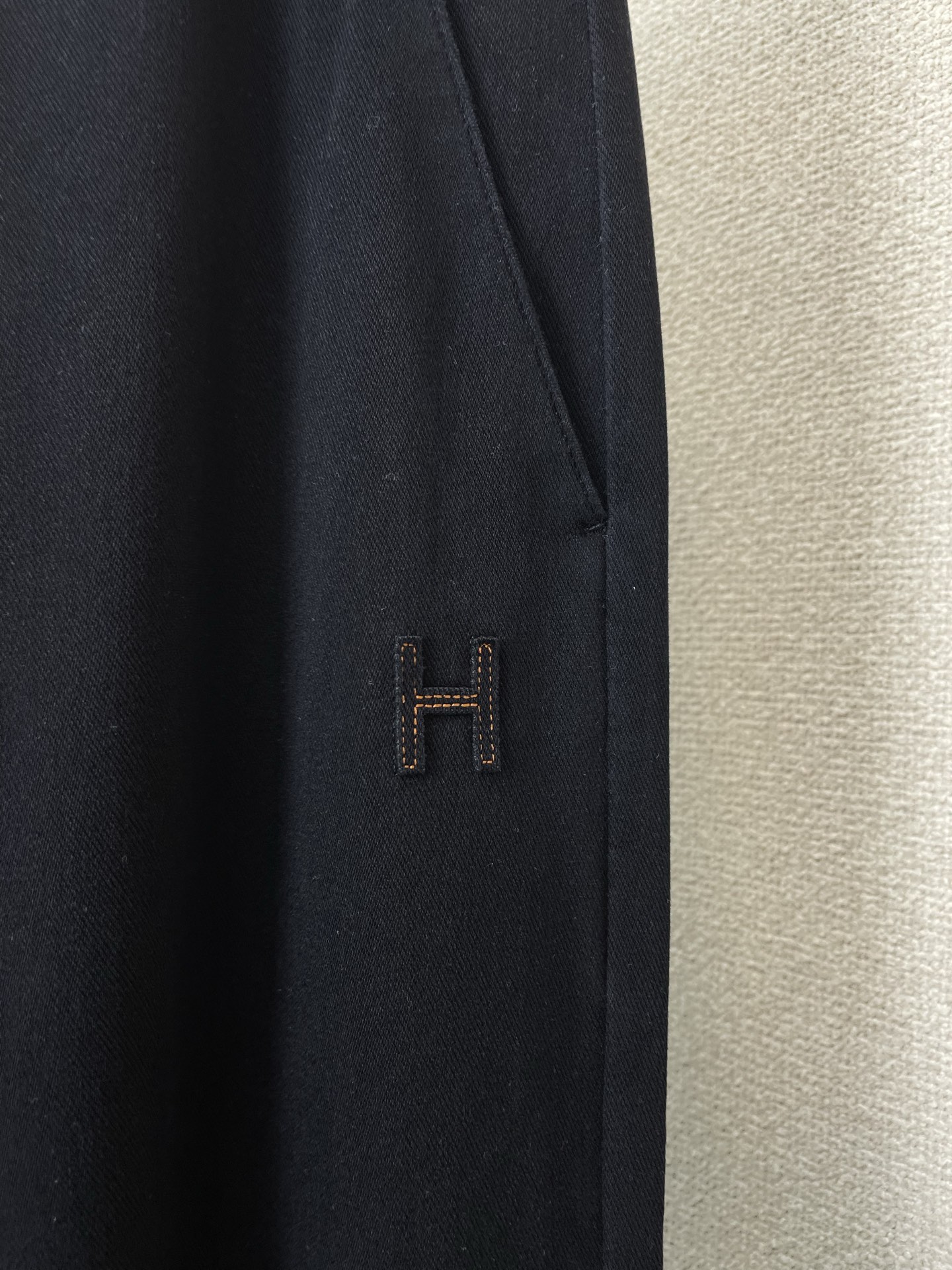 。Hermès爱马仕💥砸锅卖铁都要上的新款新款 休闲裤 高端版本！专柜定制面料 透气舒适度高，细节无可挑