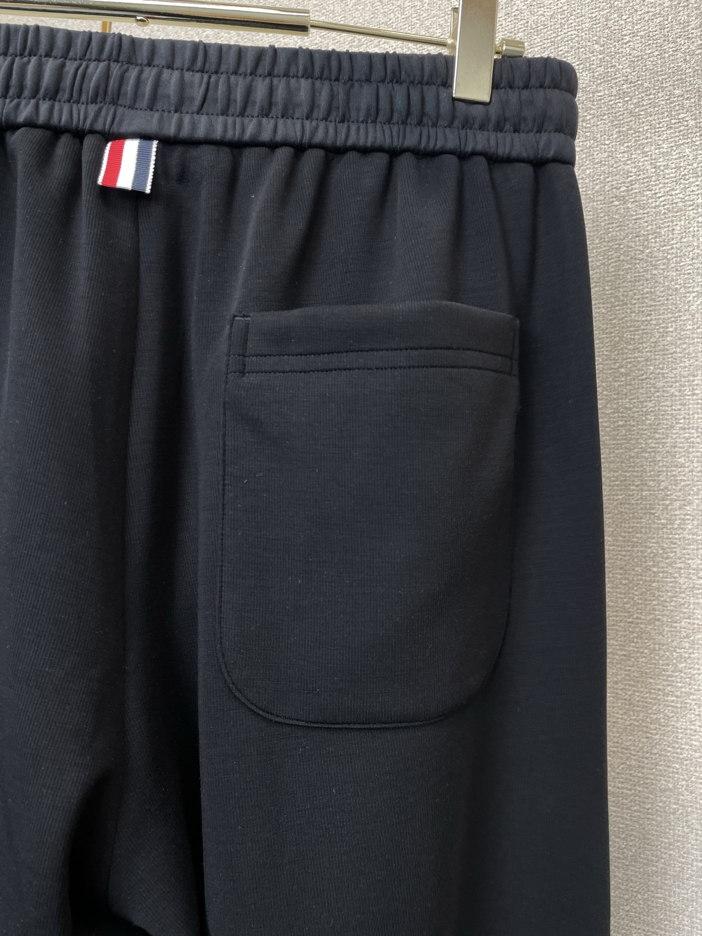 。Thom Browne汤姆布朗💥砸锅卖铁都要上的新款新款 休闲裤 高端版本！专柜定制面料 透气舒适度高