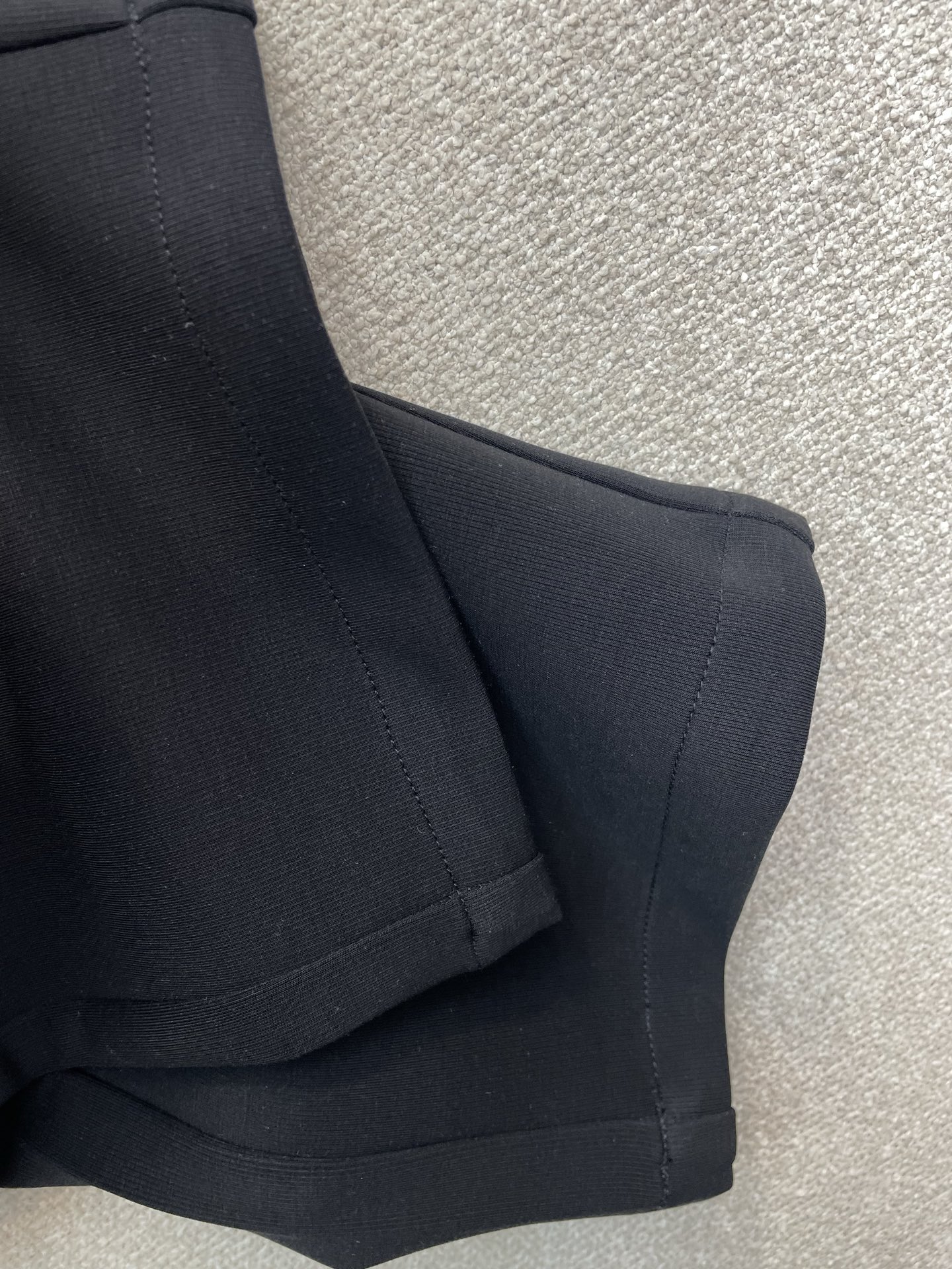 。Thom Browne汤姆布朗💥砸锅卖铁都要上的新款新款 休闲裤 高端版本！专柜定制面料 透气舒适度高