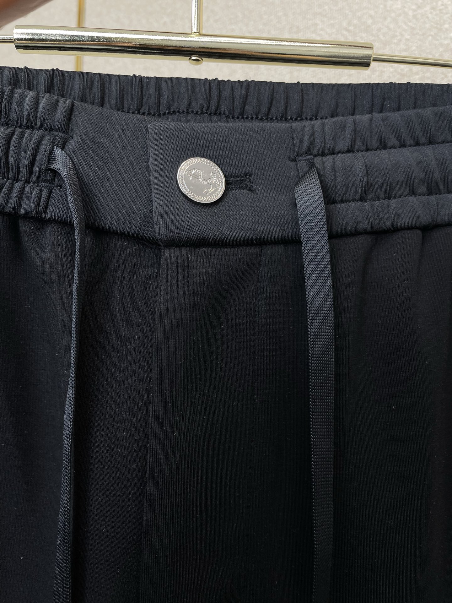 。Thom Browne汤姆布朗💥砸锅卖铁都要上的新款新款 休闲裤 高端版本！专柜定制面料 透气舒适度高