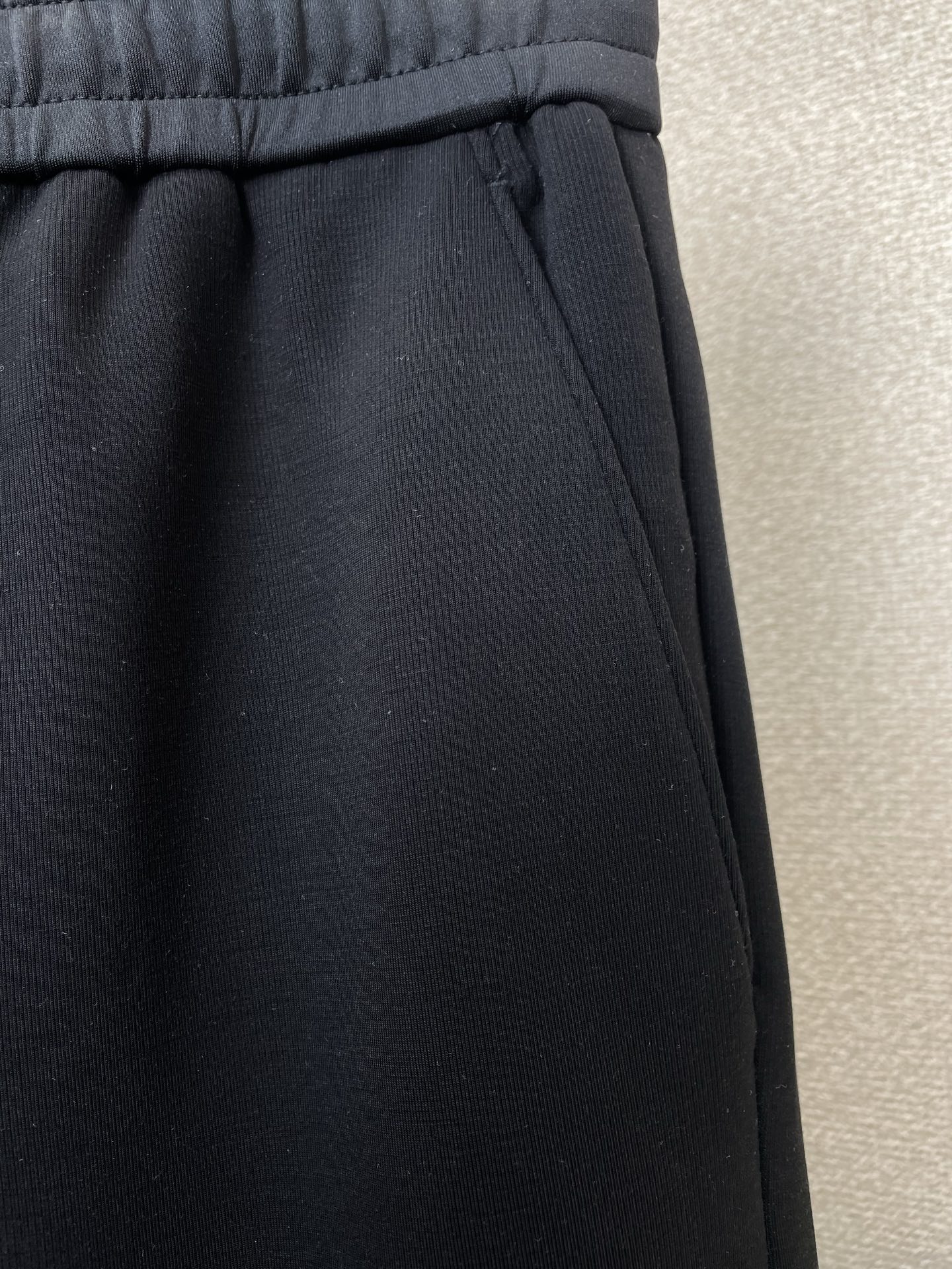 。Thom Browne汤姆布朗💥砸锅卖铁都要上的新款新款 休闲裤 高端版本！专柜定制面料 透气舒适度高