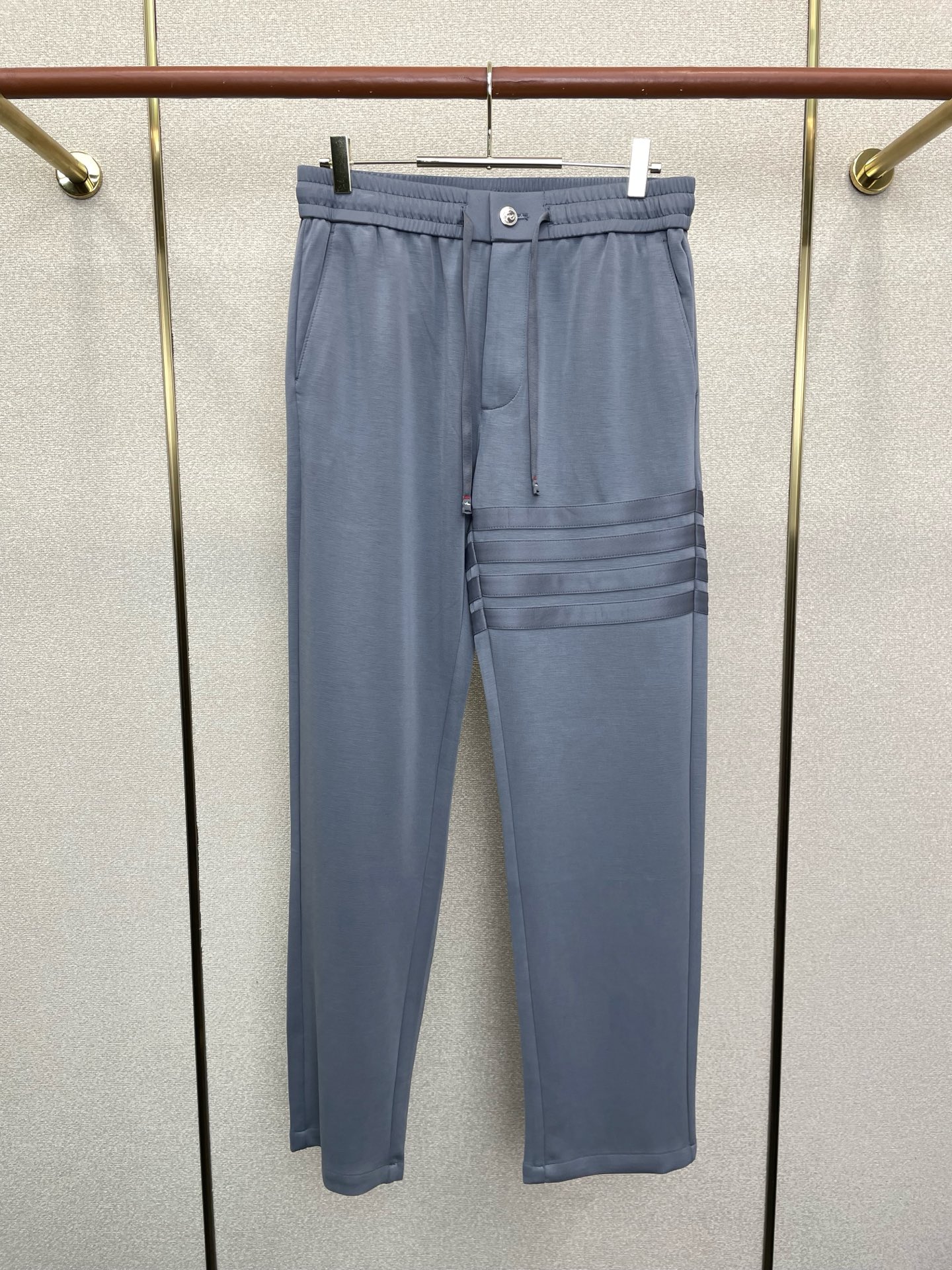 。Thom Browne汤姆布朗💥砸锅卖铁都要上的新款新款 休闲裤 高端版本！专柜定制面料 透气舒适度高