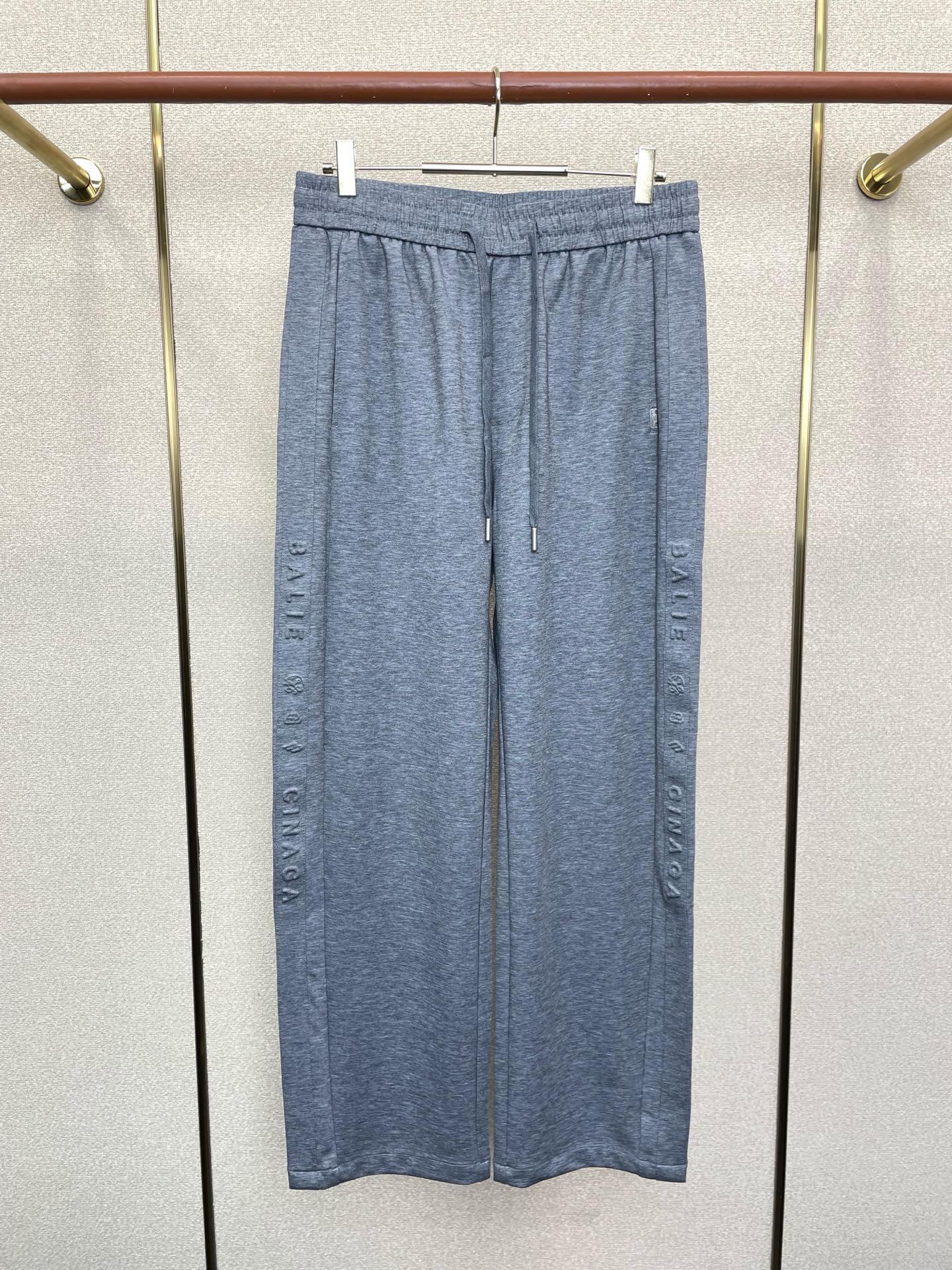 。BALENCIAGA巴黎世家💥砸锅卖铁都要上的新款新款 休闲裤 高端版本！专柜定制面料 透气舒适度高，