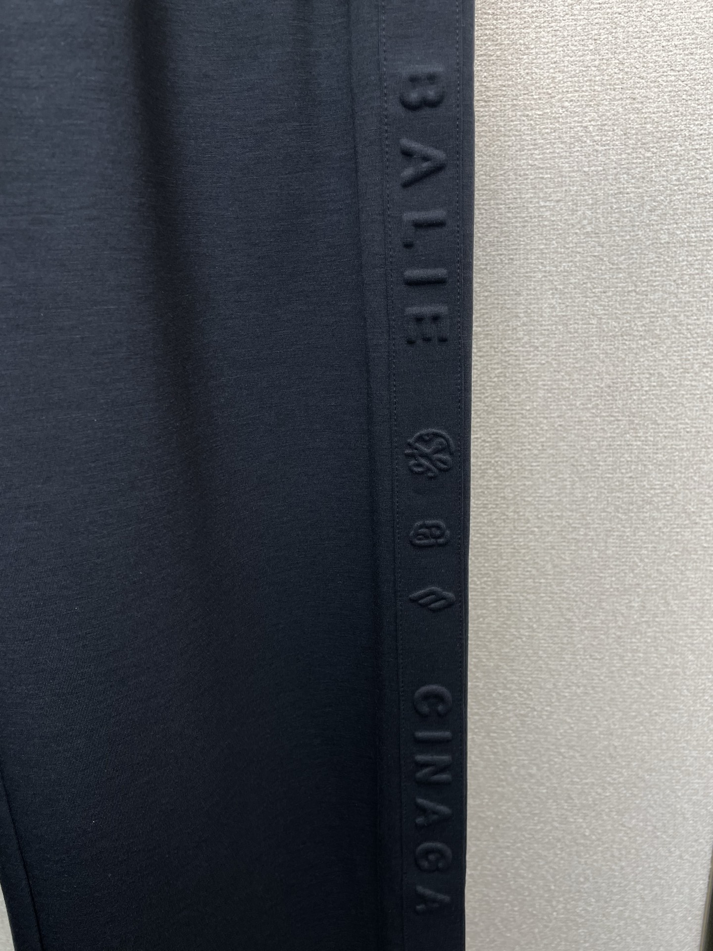 。BALENCIAGA巴黎世家💥砸锅卖铁都要上的新款新款 休闲裤 高端版本！专柜定制面料 透气舒适度高，