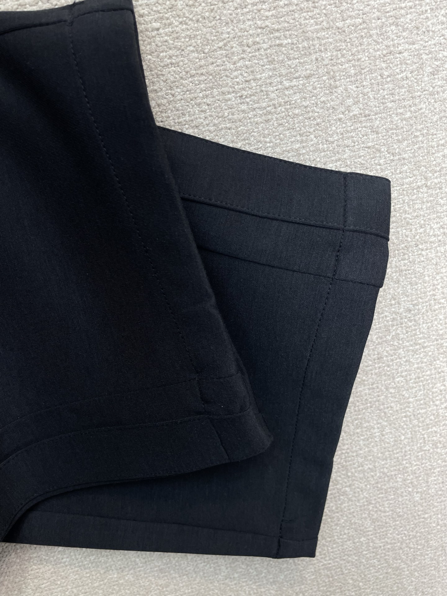 。BALENCIAGA巴黎世家💥砸锅卖铁都要上的新款新款 休闲裤 高端版本！专柜定制面料 透气舒适度高，