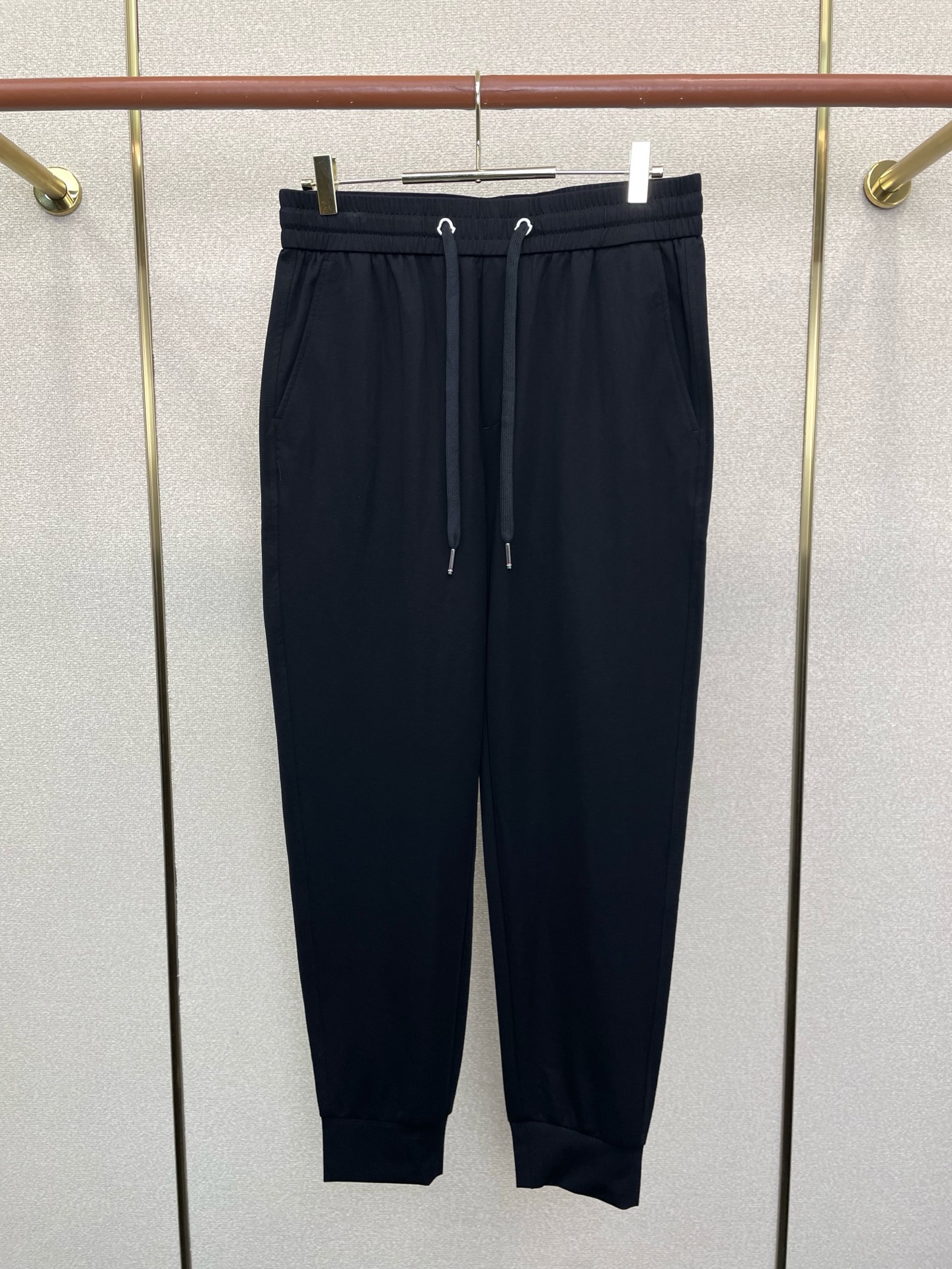 。Moncler蒙口💥砸锅卖铁都要上的新款新款 休闲裤 高端版本！专柜定制面料 透气舒适度高，细节无可挑