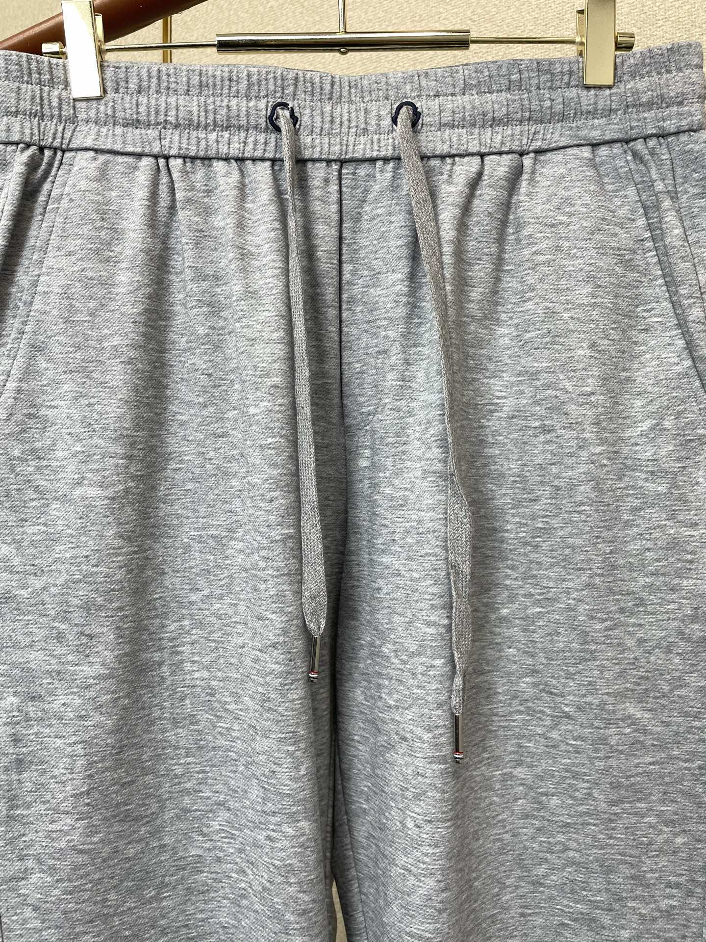 。Moncler蒙口💥砸锅卖铁都要上的新款新款 休闲裤 高端版本！专柜定制面料 透气舒适度高，细节无可挑