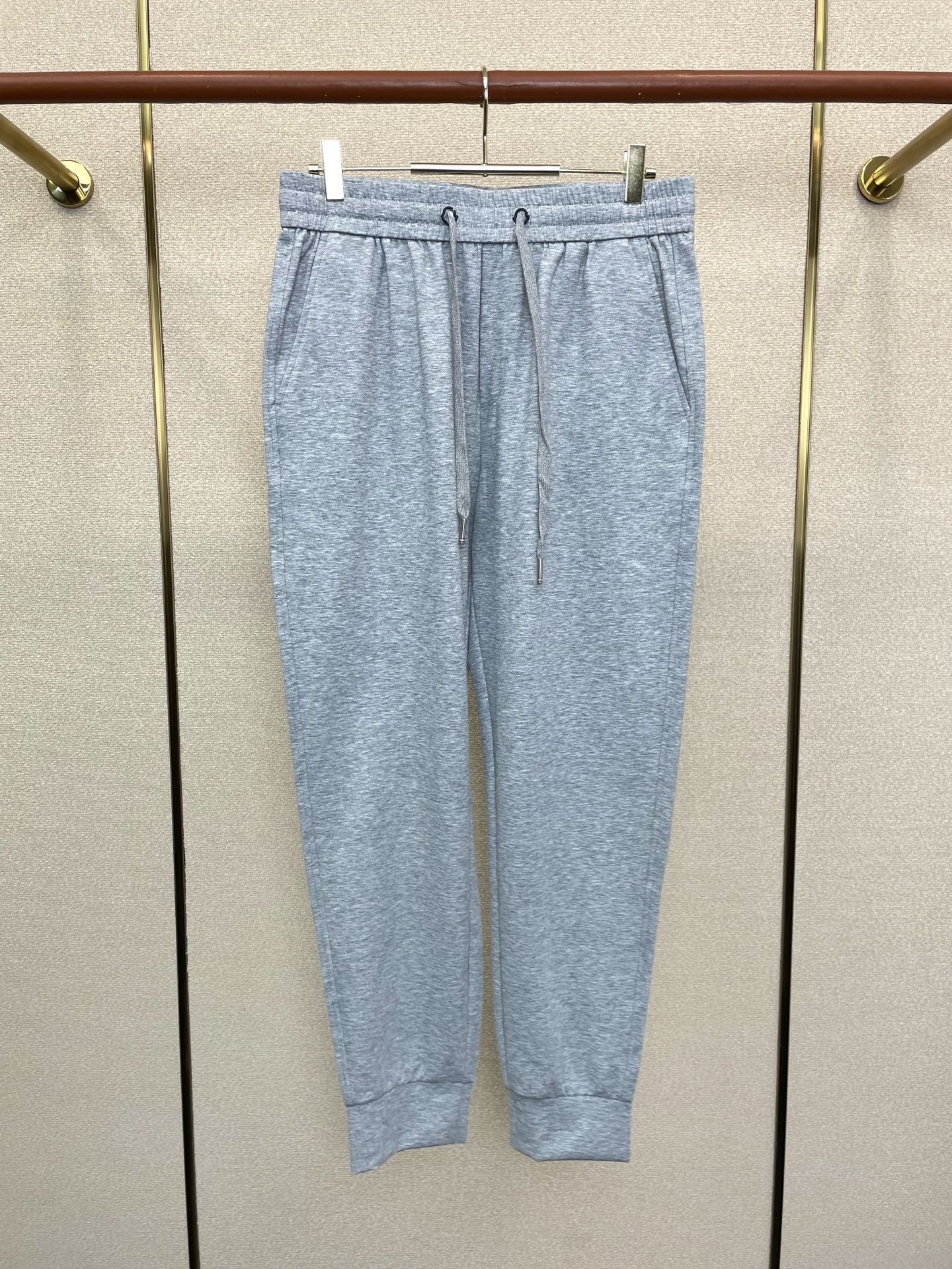 。Moncler蒙口💥砸锅卖铁都要上的新款新款 休闲裤 高端版本！专柜定制面料 透气舒适度高，细节无可挑