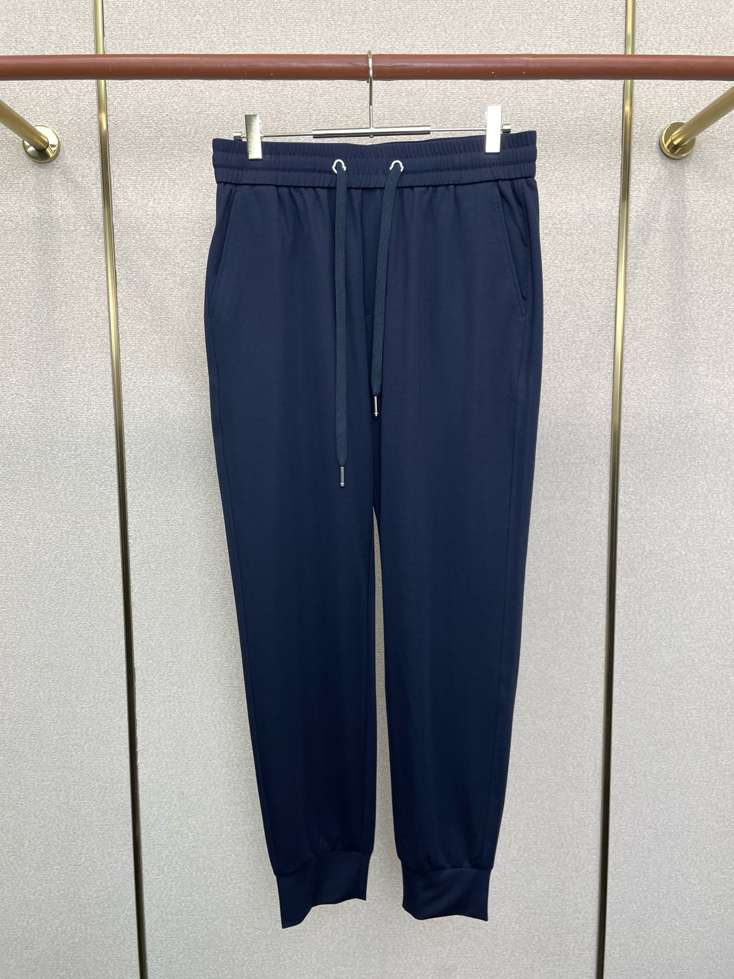 。Moncler蒙口💥砸锅卖铁都要上的新款新款 休闲裤 高端版本！专柜定制面料 透气舒适度高，细节无可挑