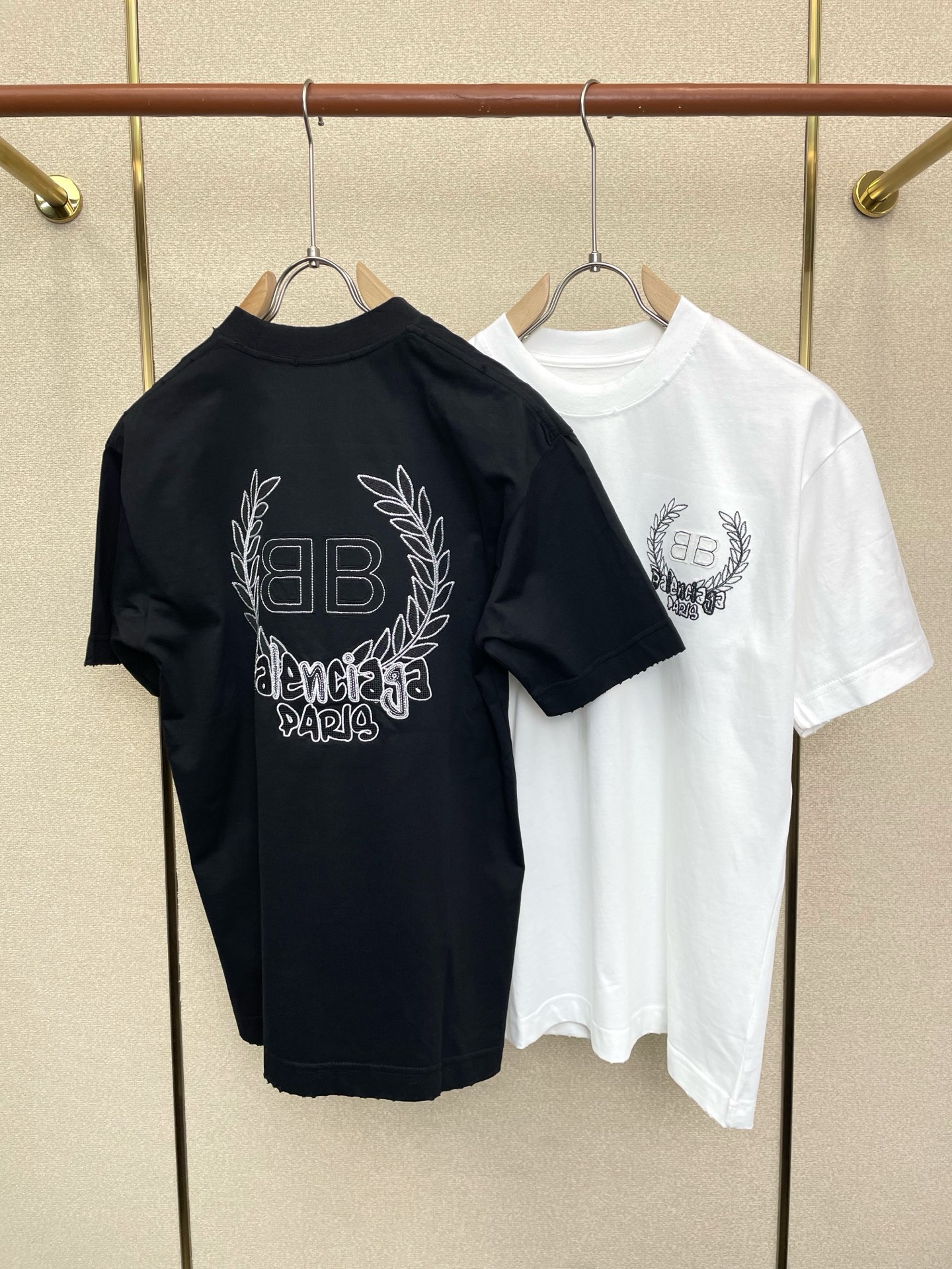 。BALENCIAGA巴黎世家💥砸锅卖铁都要上的新款新款原单男士休闲短袖 高端定制 高端版本 时尚百搭爆