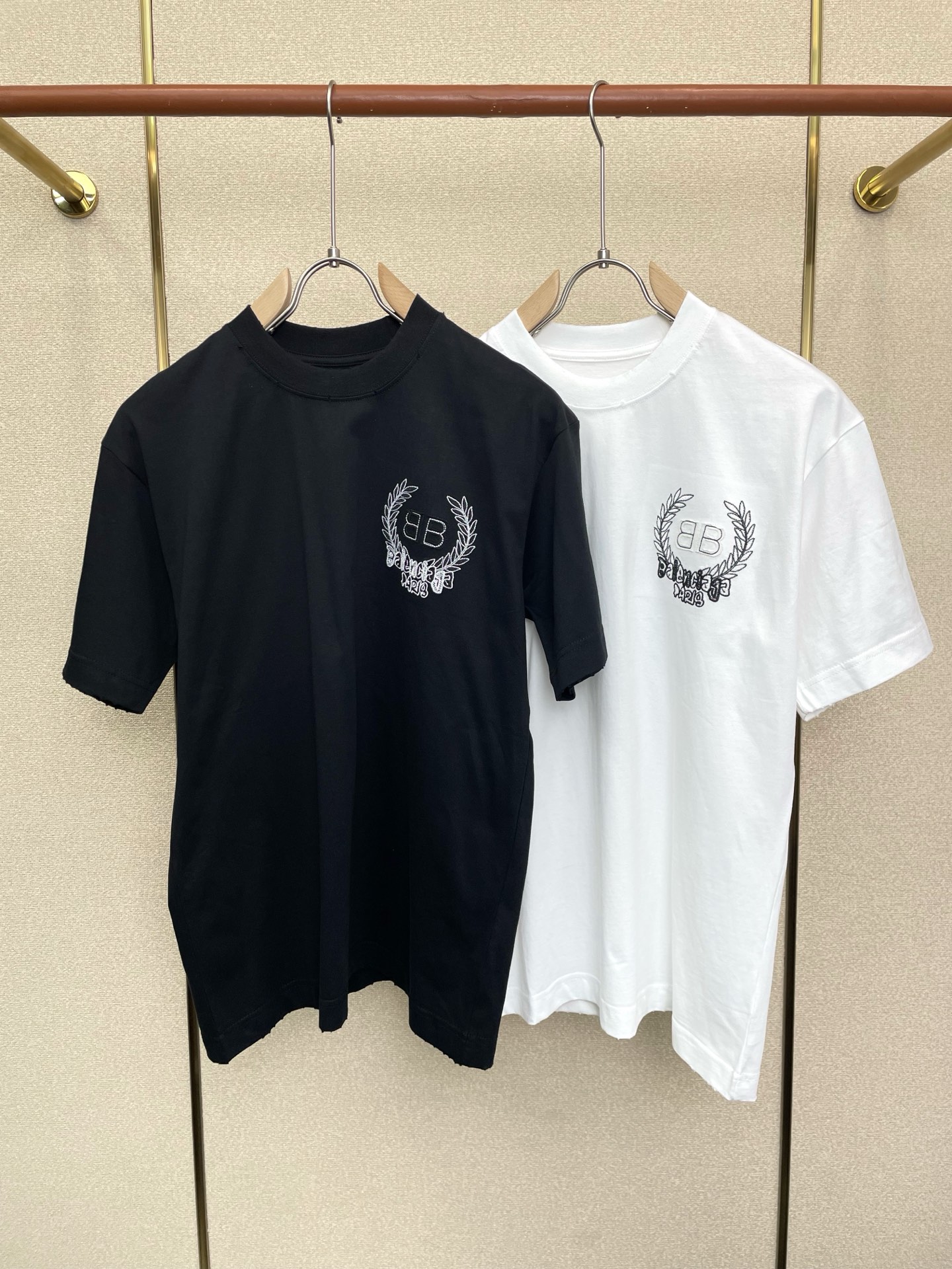 。BALENCIAGA巴黎世家💥砸锅卖铁都要上的新款新款原单男士休闲短袖 高端定制 高端版本 时尚百搭爆