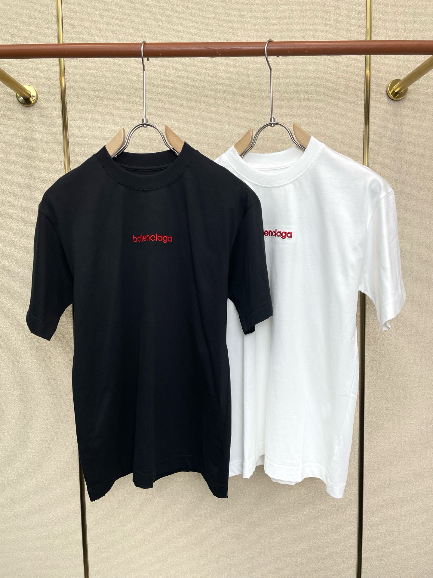 。BALENCIAGA巴黎世家💥砸锅卖铁都要上的新款新款原单男士休闲短袖 高端定制 高端版本 时尚百搭爆