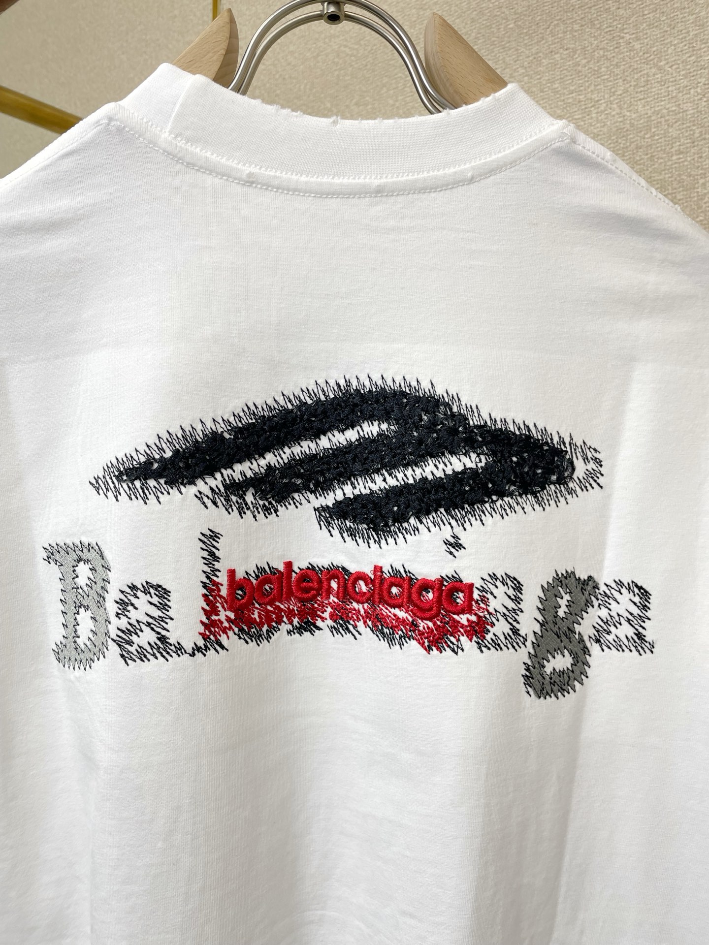 。BALENCIAGA巴黎世家💥砸锅卖铁都要上的新款新款原单男士休闲短袖 高端定制 高端版本 时尚百搭爆