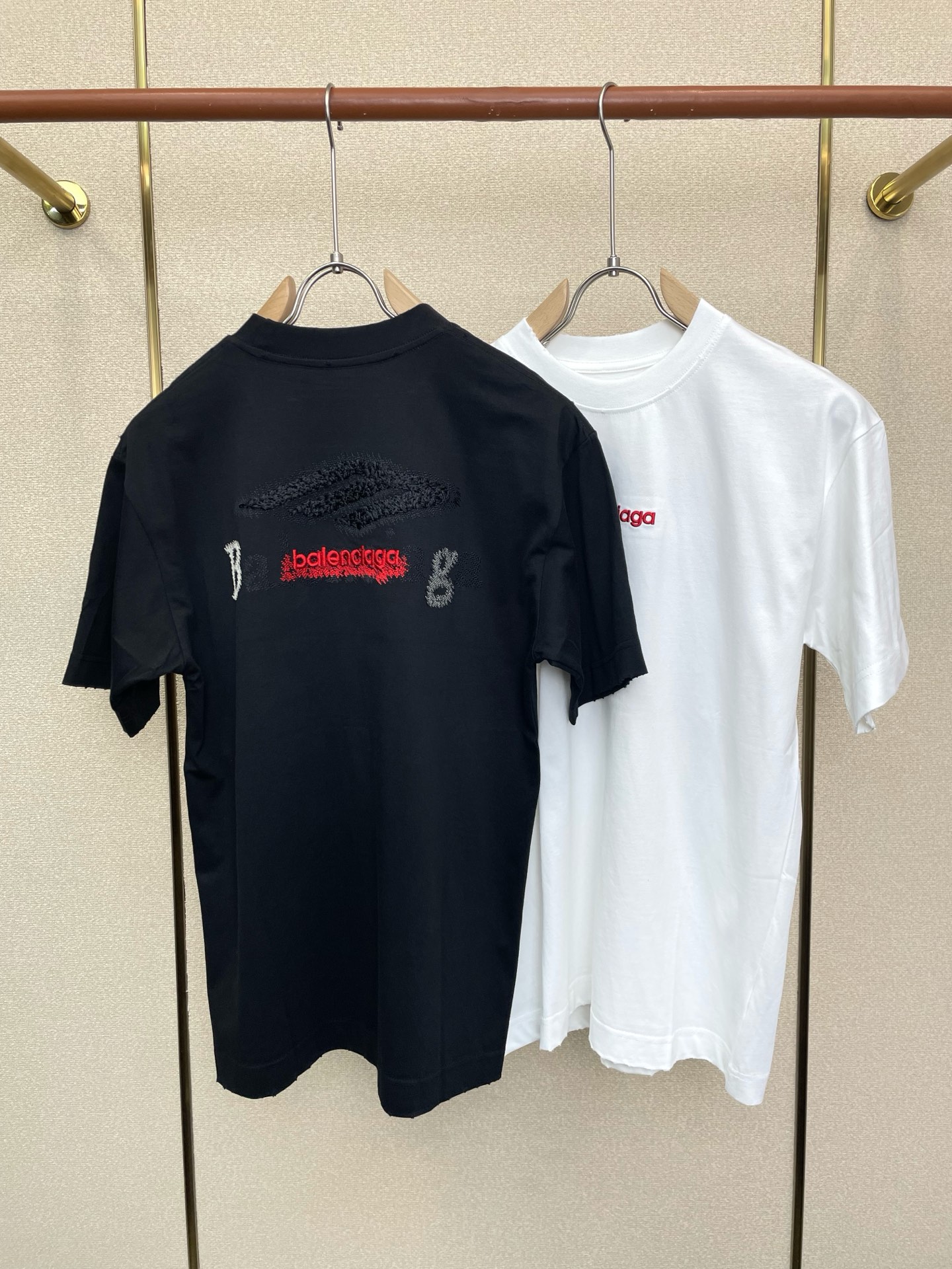 。BALENCIAGA巴黎世家💥砸锅卖铁都要上的新款新款原单男士休闲短袖 高端定制 高端版本 时尚百搭爆