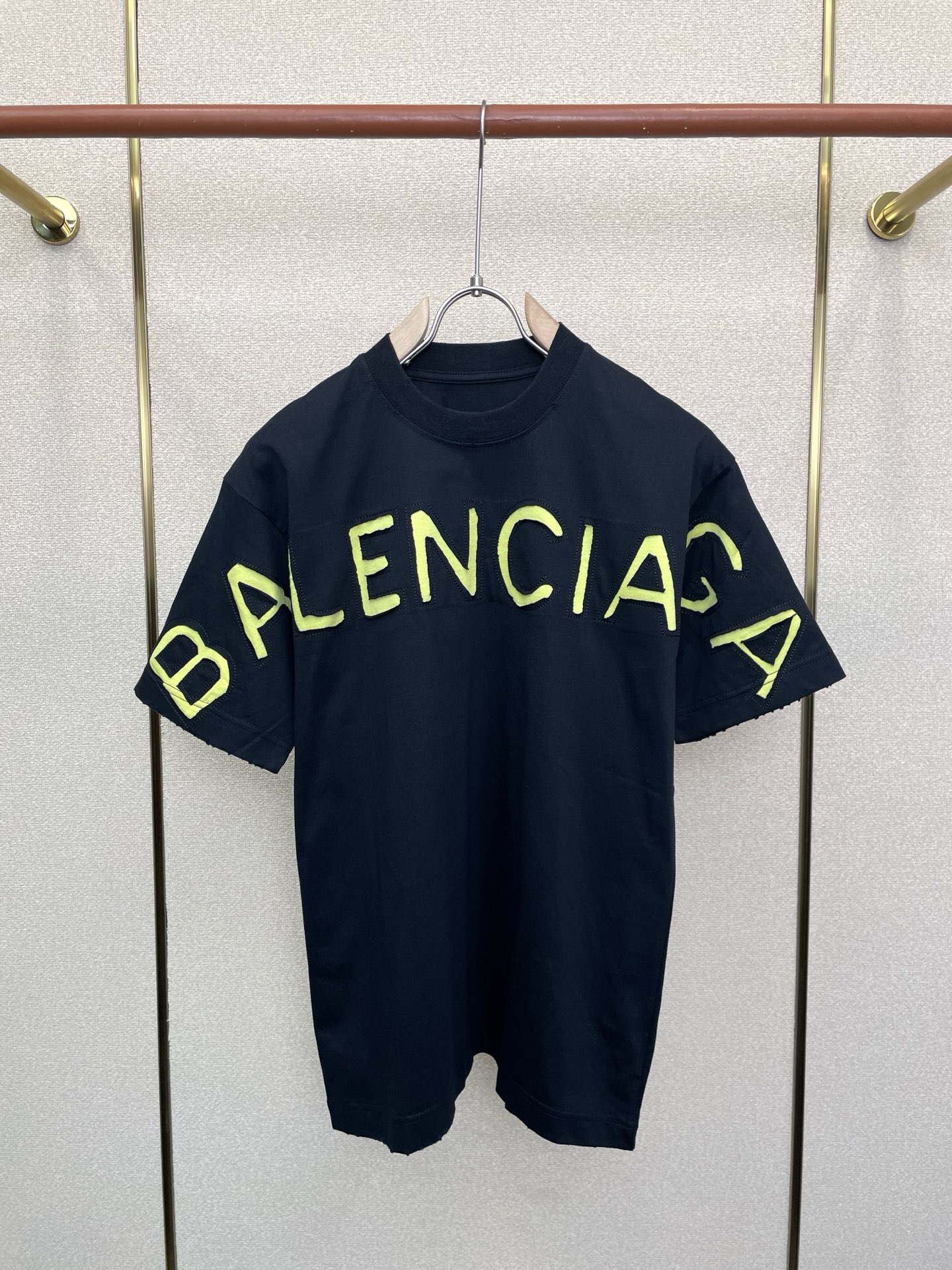 。BALENCIAGA巴黎世家💥砸锅卖铁都要上的新款新款原单男士休闲短袖 高端定制 高端版本 时尚百搭爆