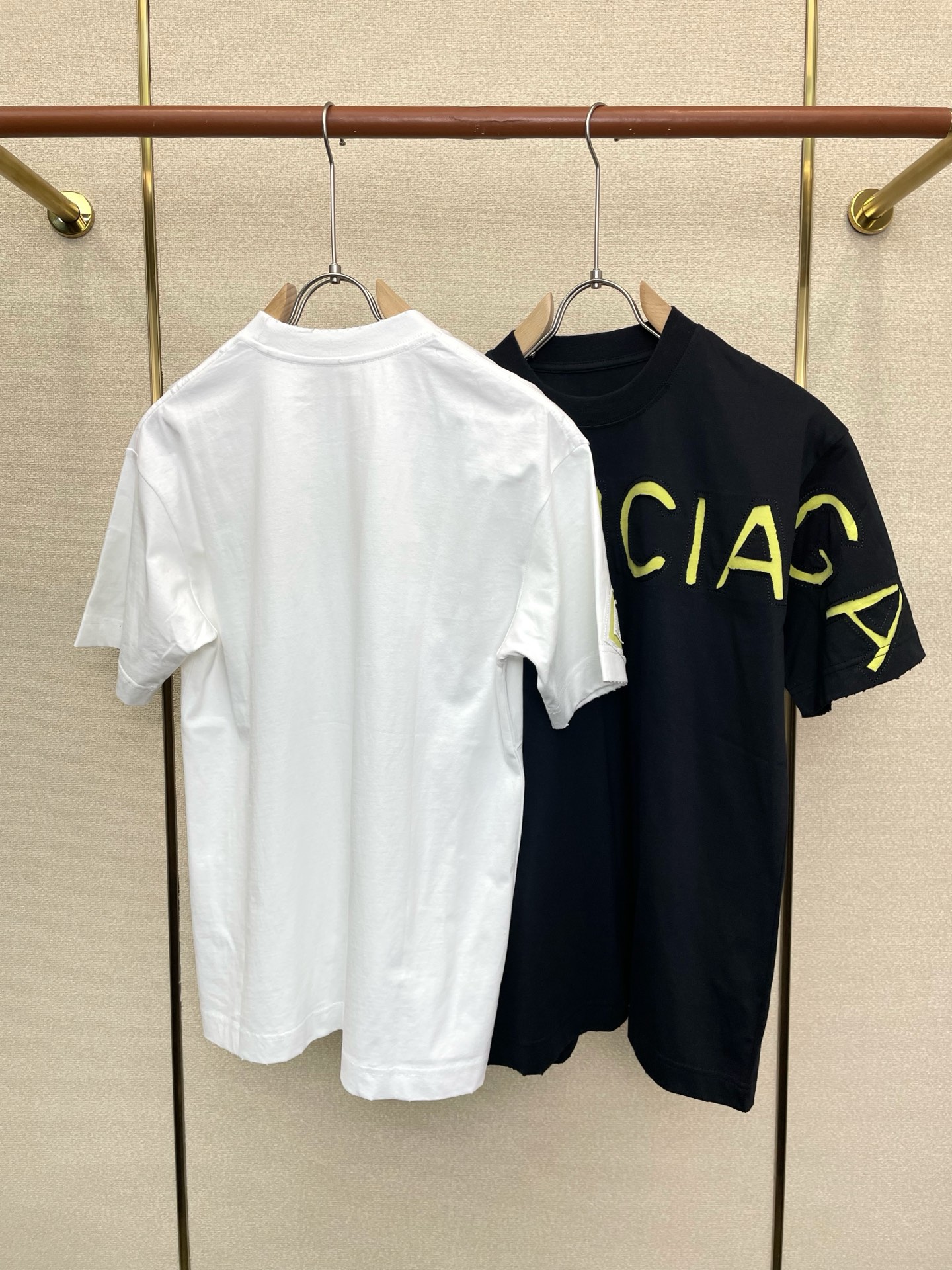 。BALENCIAGA巴黎世家💥砸锅卖铁都要上的新款新款原单男士休闲短袖 高端定制 高端版本 时尚百搭爆