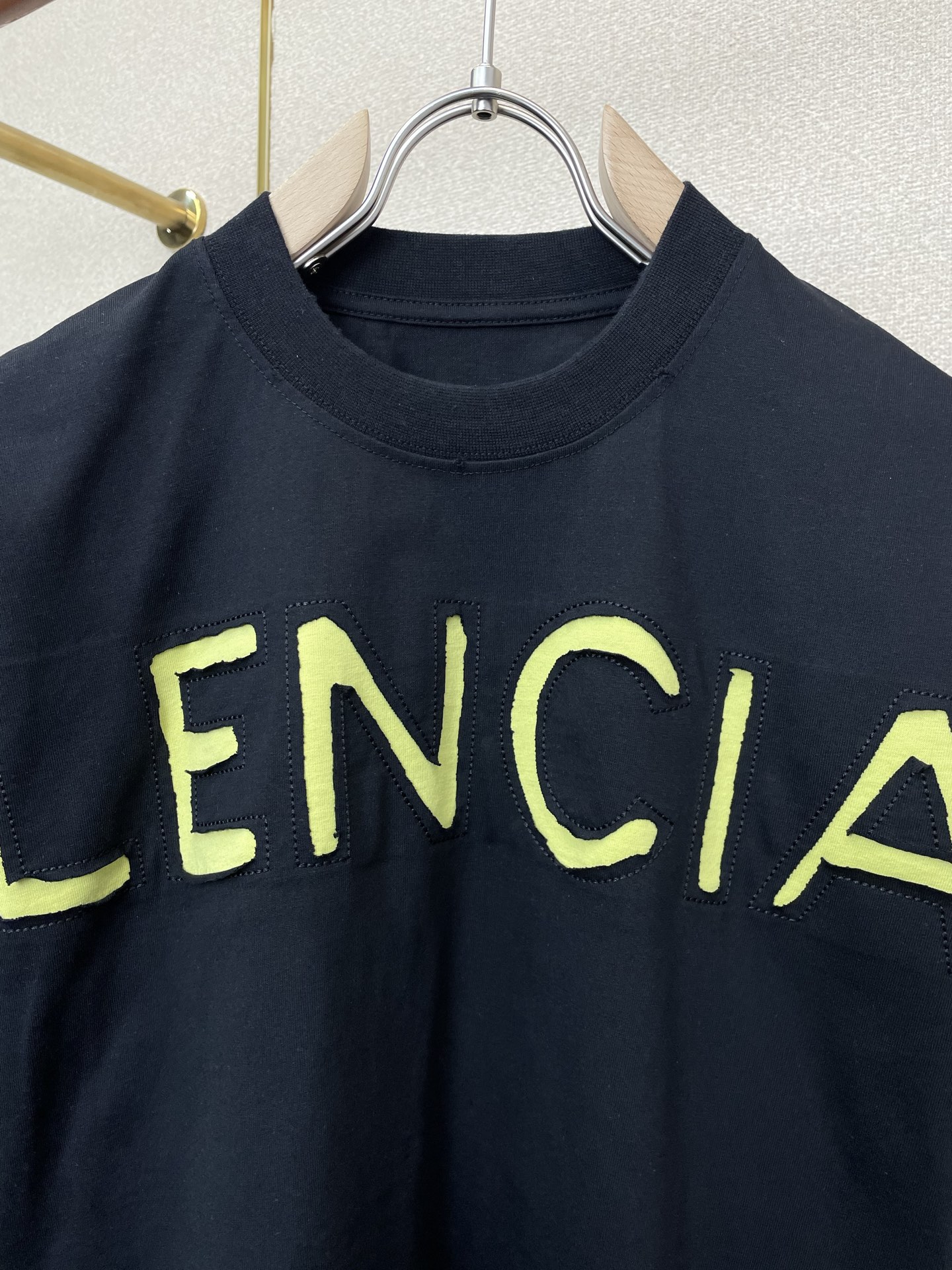 。BALENCIAGA巴黎世家💥砸锅卖铁都要上的新款新款原单男士休闲短袖 高端定制 高端版本 时尚百搭爆