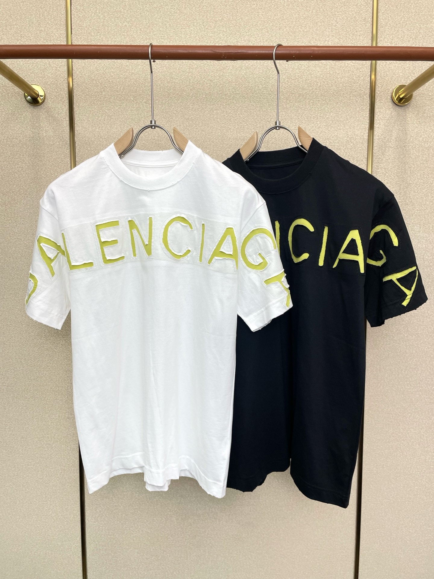 。BALENCIAGA巴黎世家💥砸锅卖铁都要上的新款新款原单男士休闲短袖 高端定制 高端版本 时尚百搭爆