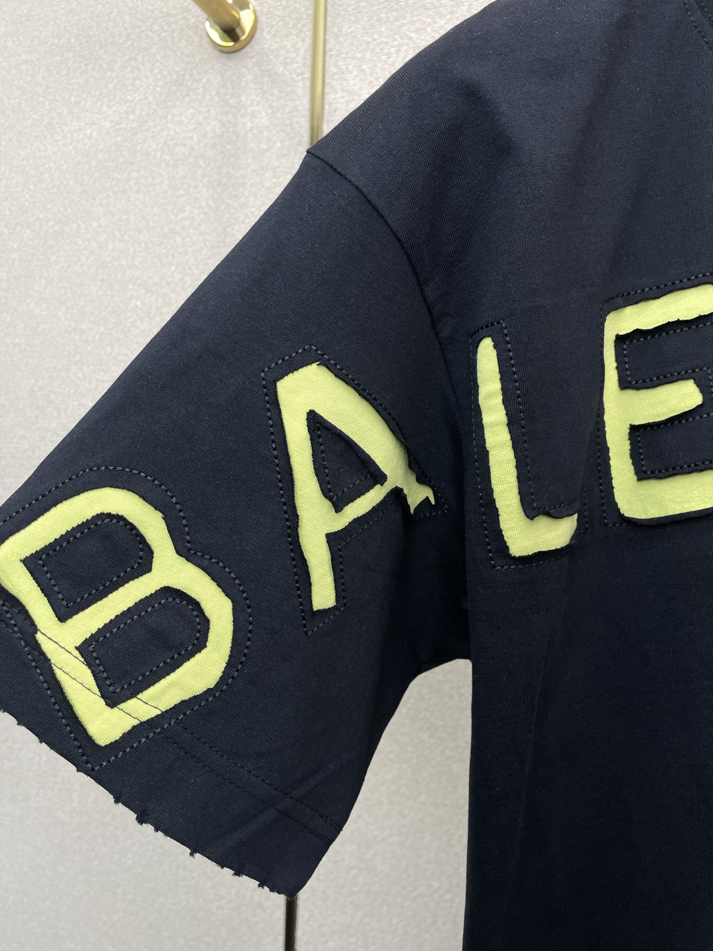 。BALENCIAGA巴黎世家💥砸锅卖铁都要上的新款新款原单男士休闲短袖 高端定制 高端版本 时尚百搭爆