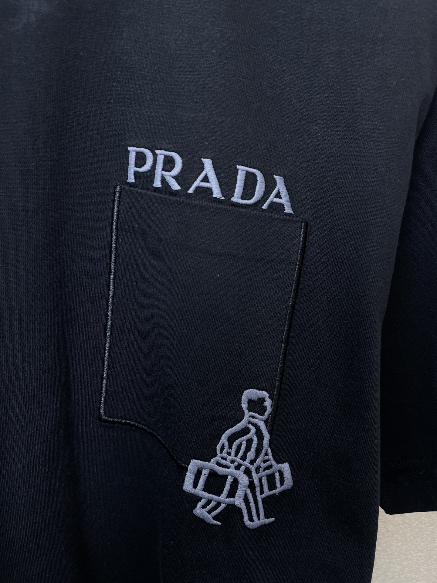 。Prada普拉达💥砸锅卖铁都要上的新款新款原单男士休闲短袖 高端定制 高端版本 时尚百搭爆款⚠️⚠️✨