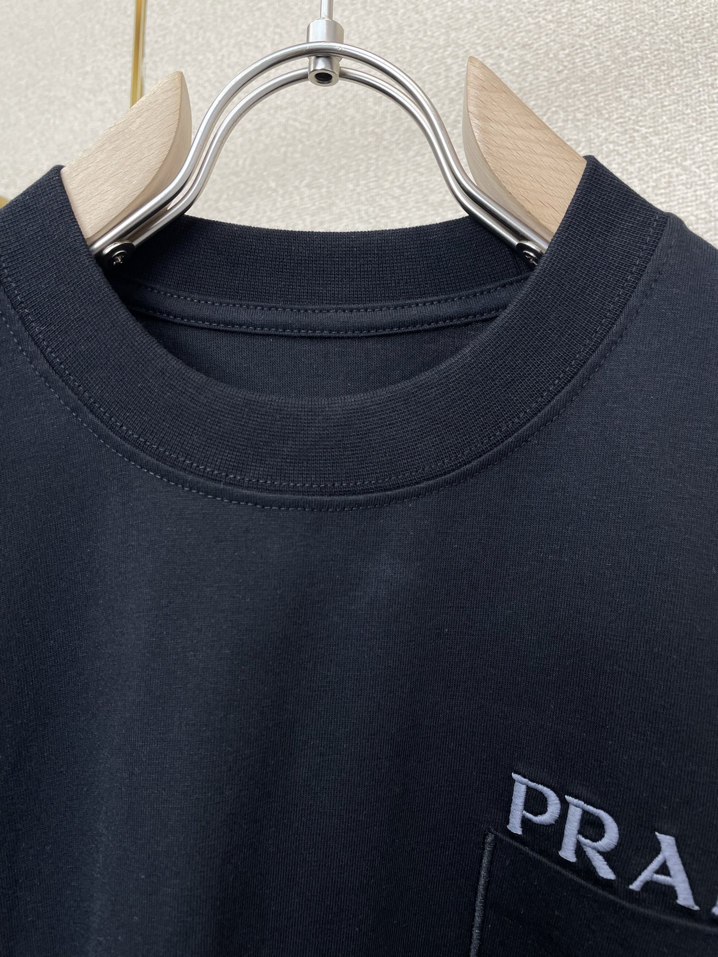 。Prada普拉达💥砸锅卖铁都要上的新款新款原单男士休闲短袖 高端定制 高端版本 时尚百搭爆款⚠️⚠️✨