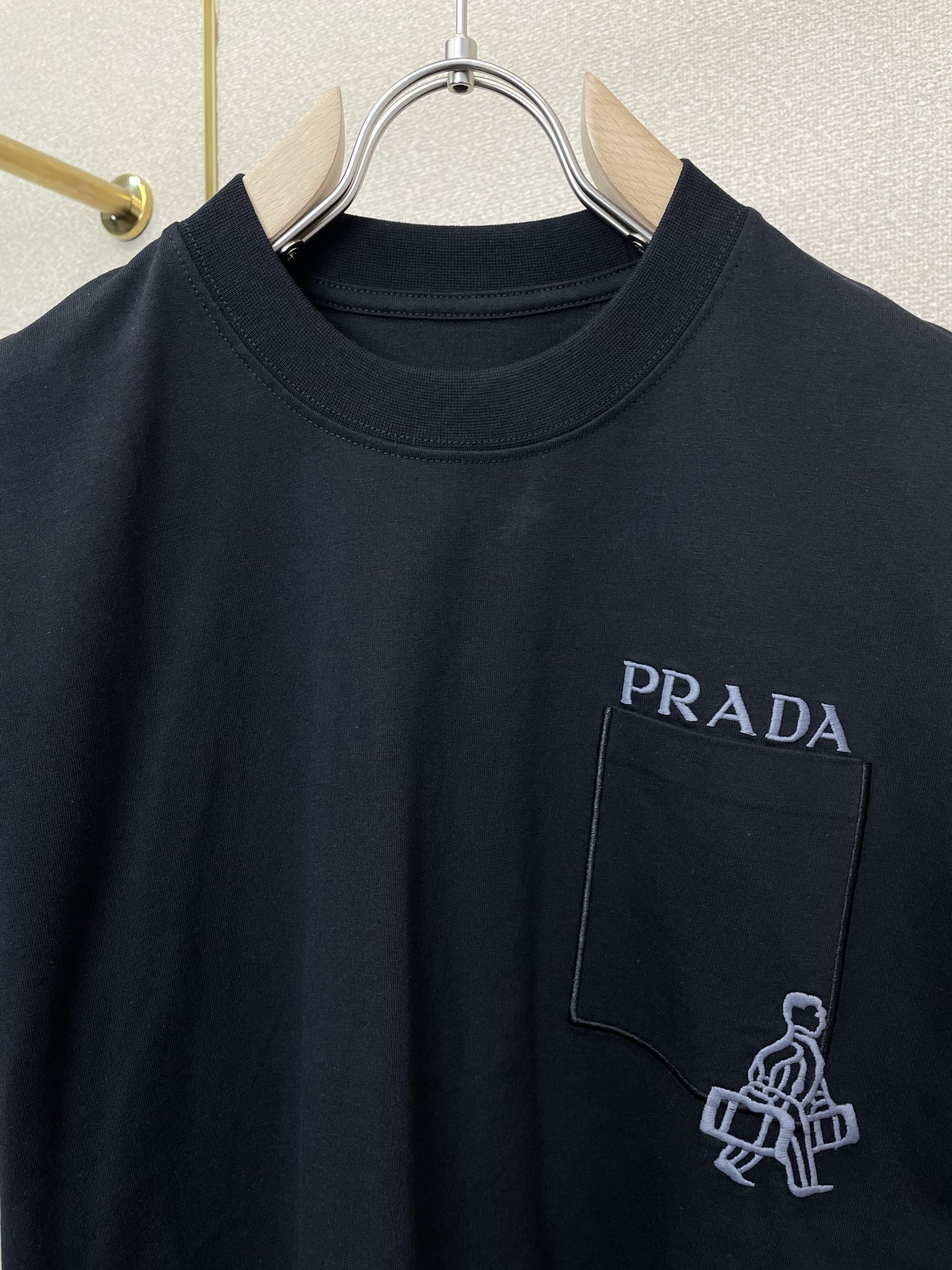 。Prada普拉达💥砸锅卖铁都要上的新款新款原单男士休闲短袖 高端定制 高端版本 时尚百搭爆款⚠️⚠️✨