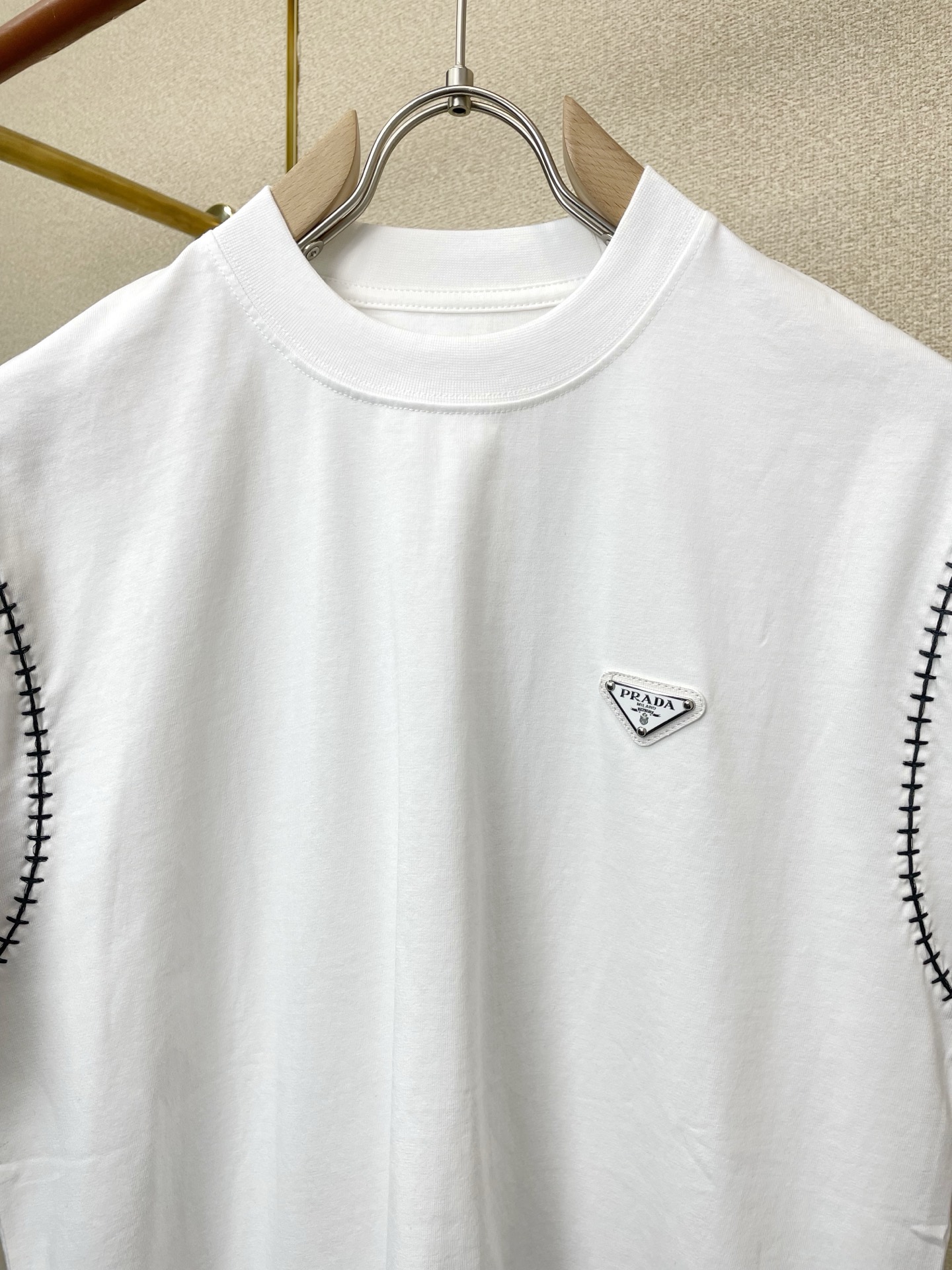 。Prada普拉达💥砸锅卖铁都要上的新款新款原单男士休闲短袖 高端定制 高端版本 时尚百搭爆款⚠️⚠️✨