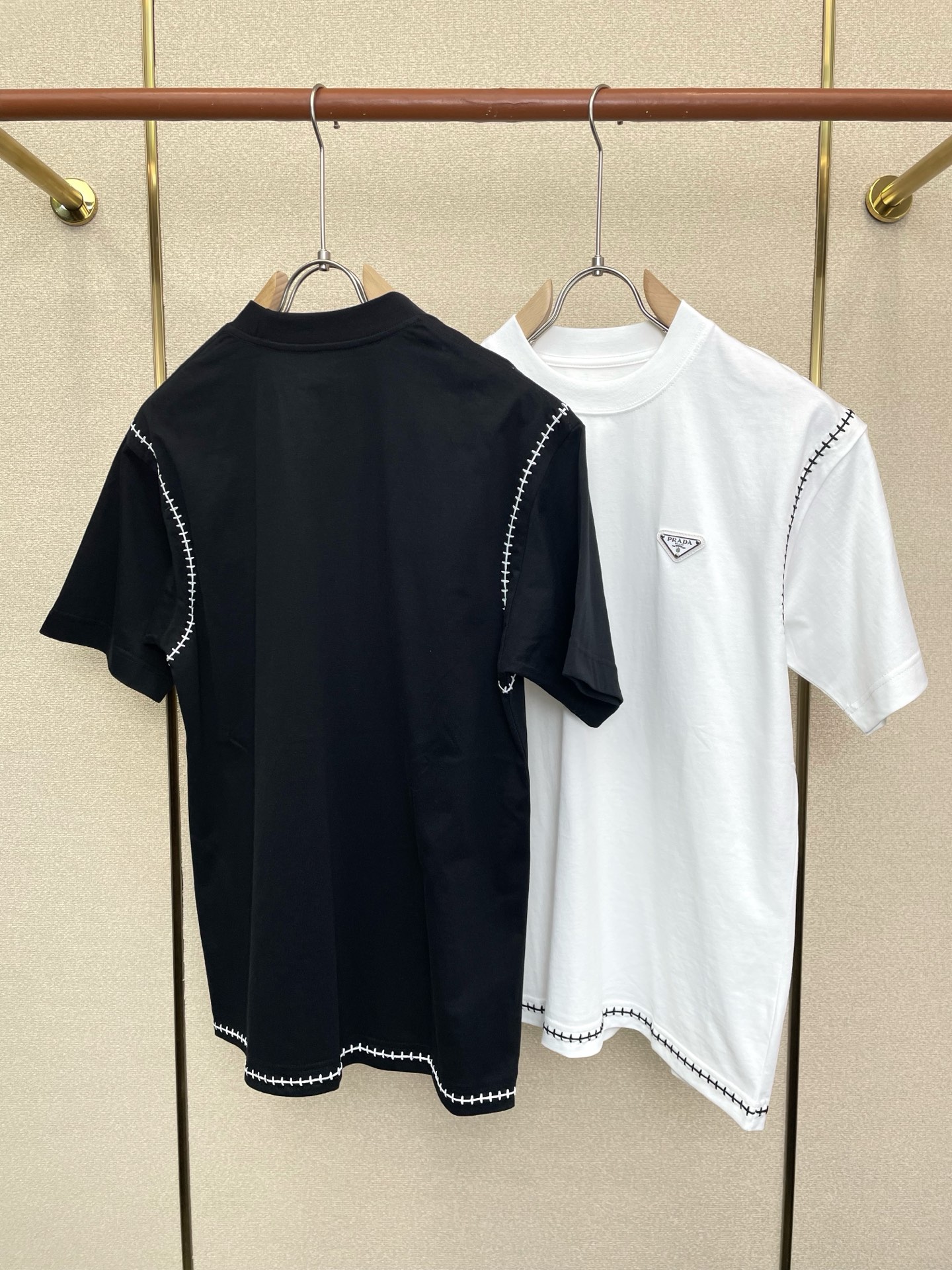。Prada普拉达💥砸锅卖铁都要上的新款新款原单男士休闲短袖 高端定制 高端版本 时尚百搭爆款⚠️⚠️✨