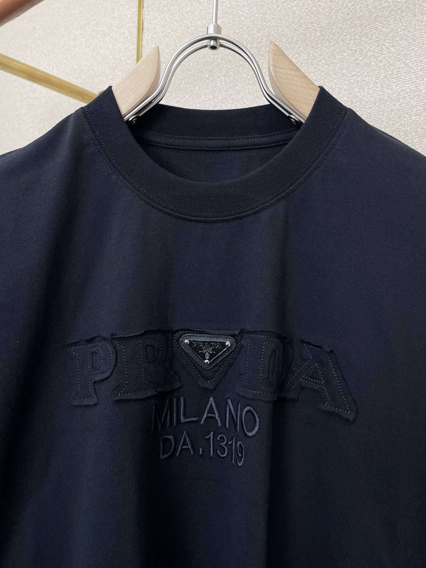 。Prada普拉达💥砸锅卖铁都要上的新款新款原单男士休闲短袖 高端定制 高端版本 时尚百搭爆款⚠️⚠️✨