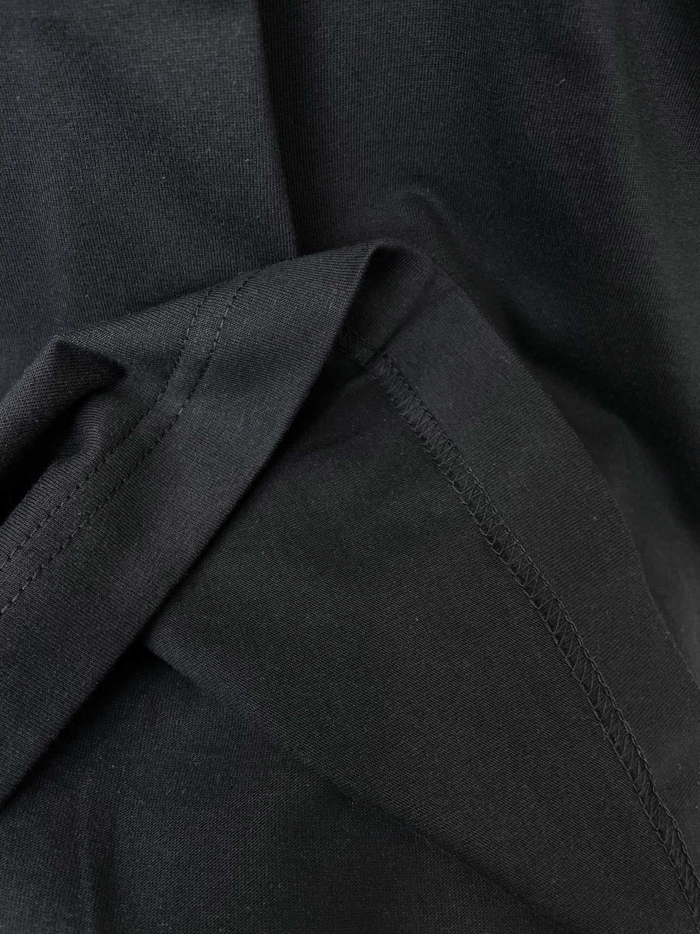 。Prada普拉达💥砸锅卖铁都要上的新款新款原单男士休闲短袖 高端定制 高端版本 时尚百搭爆款⚠️⚠️✨