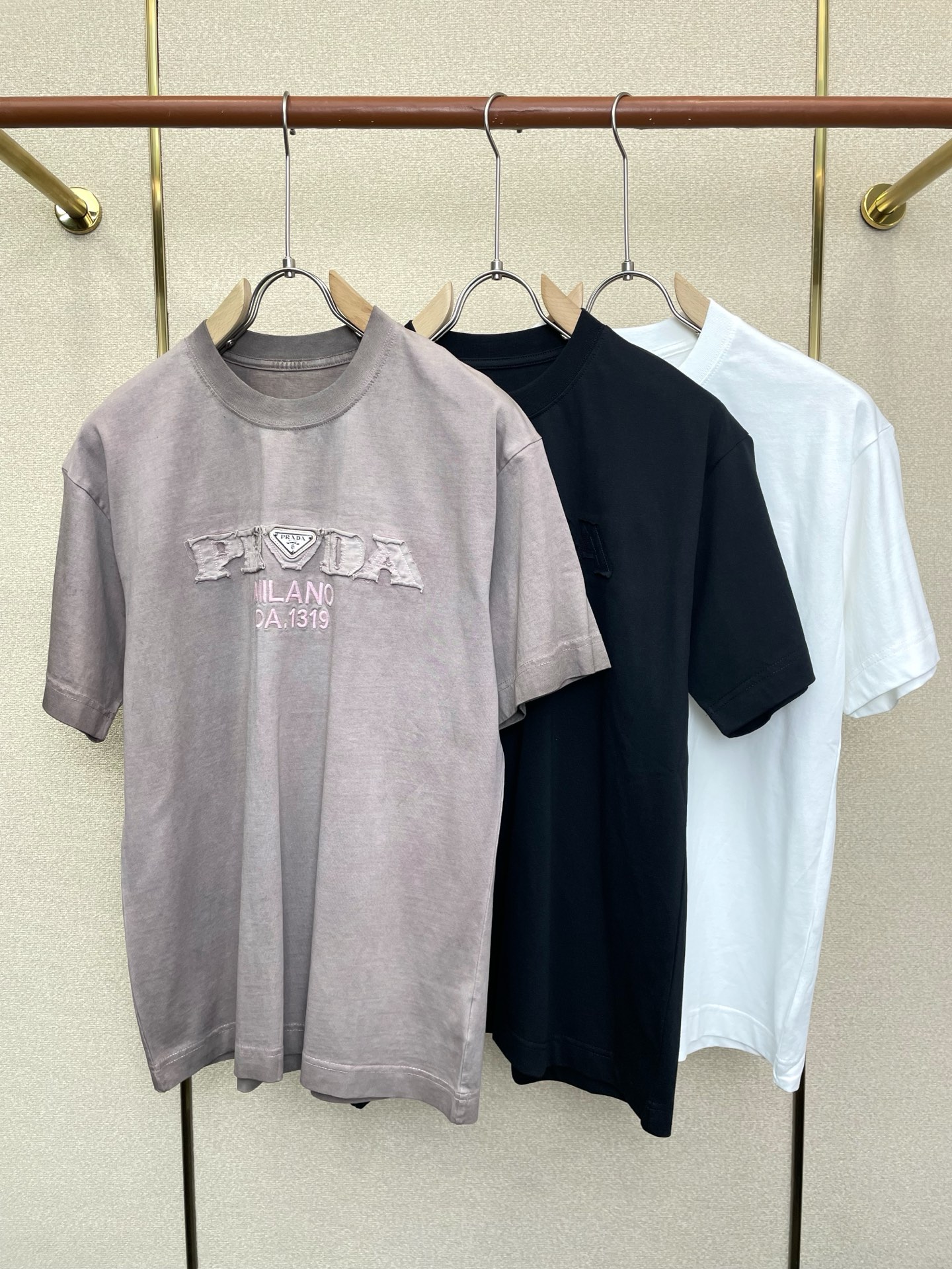 。Prada普拉达💥砸锅卖铁都要上的新款新款原单男士休闲短袖 高端定制 高端版本 时尚百搭爆款⚠️⚠️✨