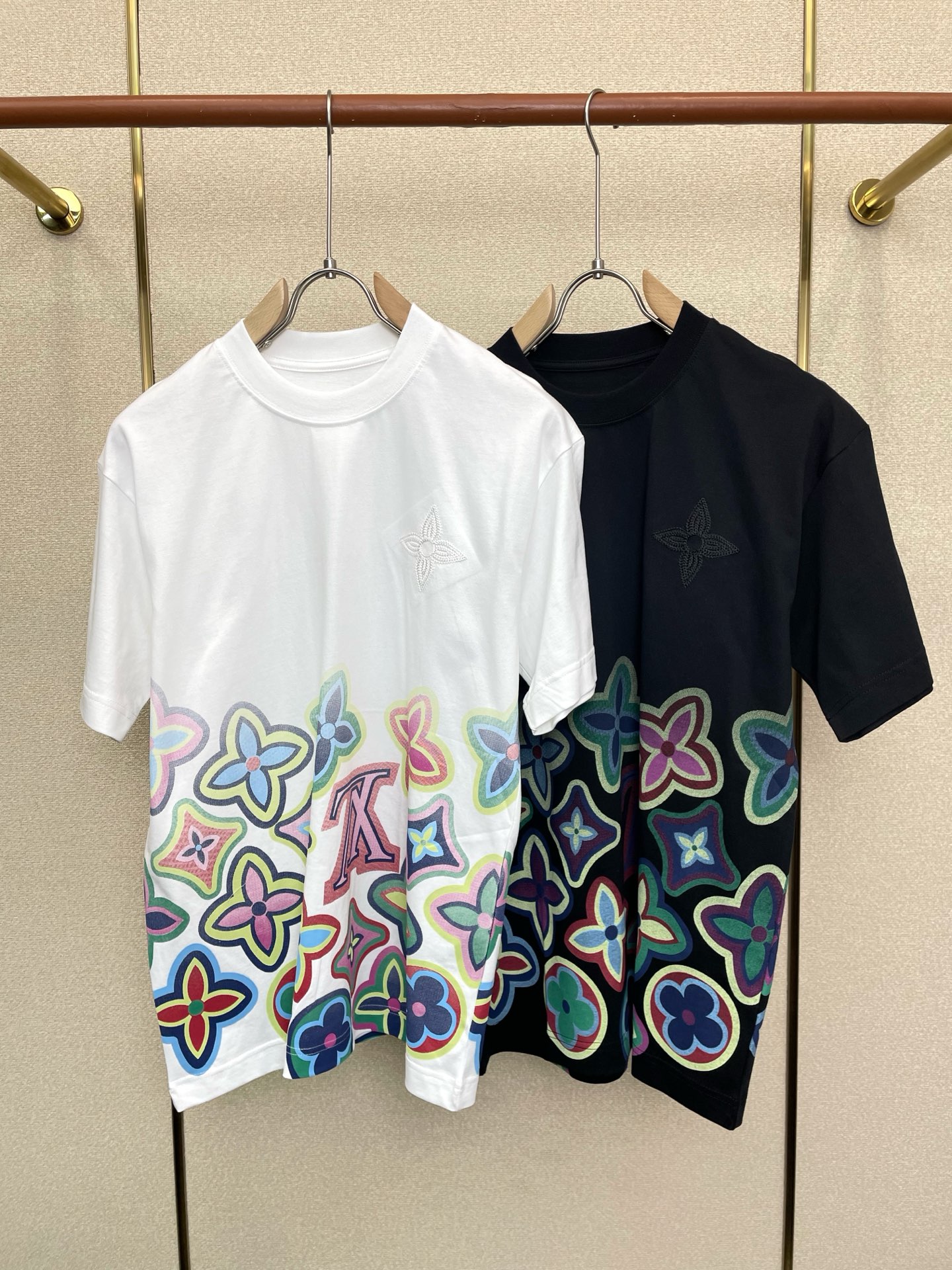 。Louis Vuitton路易威登💥砸锅卖铁都要上的新款新款原单男士休闲短袖 高端定制 高端版本 时尚