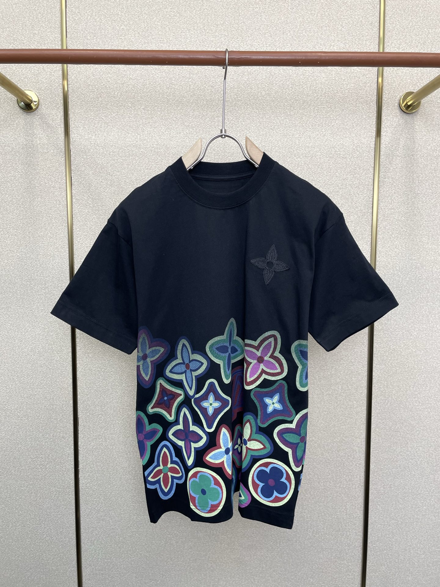 。Louis Vuitton路易威登💥砸锅卖铁都要上的新款新款原单男士休闲短袖 高端定制 高端版本 时尚