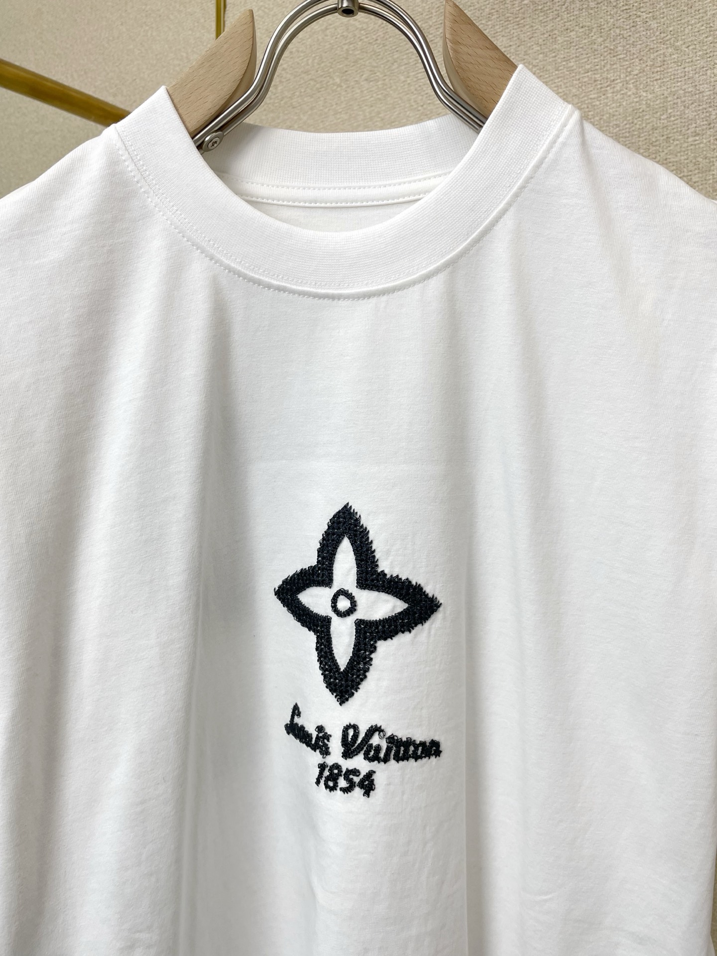 。Louis Vuitton路易威登💥砸锅卖铁都要上的新款新款原单男士休闲短袖 高端定制 高端版本 时尚