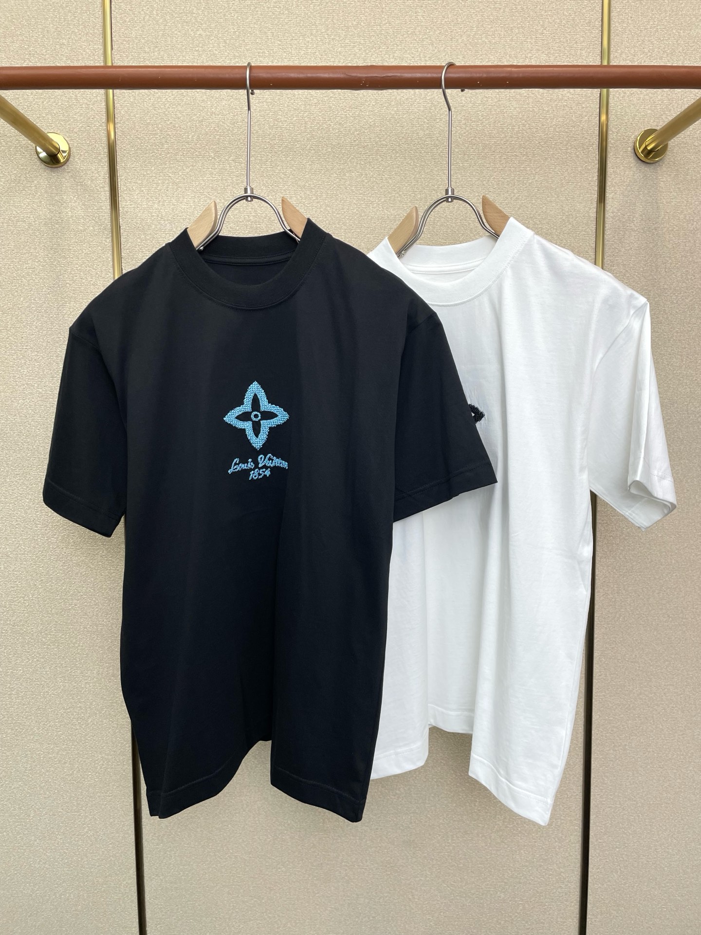 。Louis Vuitton路易威登💥砸锅卖铁都要上的新款新款原单男士休闲短袖 高端定制 高端版本 时尚